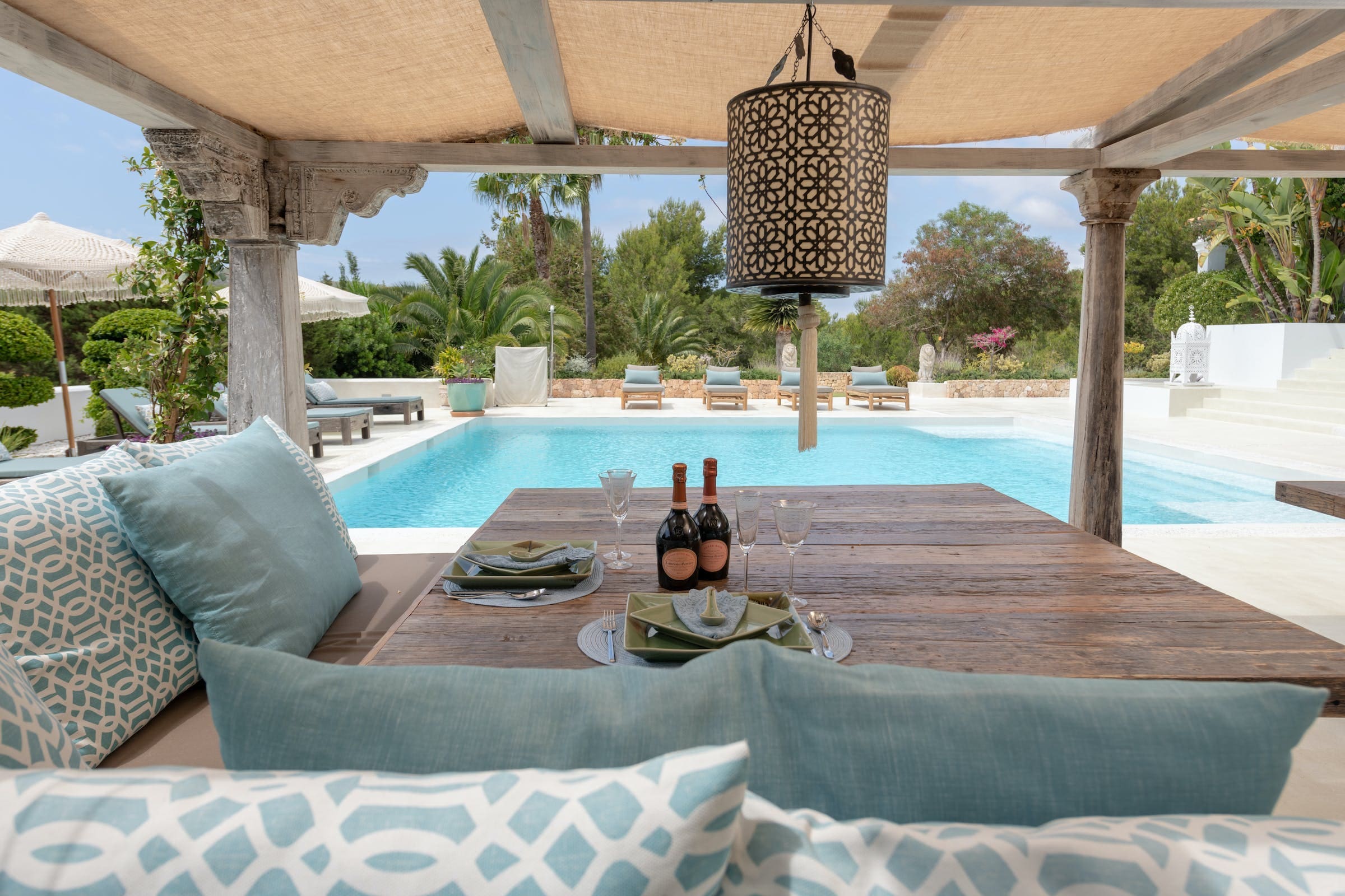 Villa Lebeche Es Puet Ibiza Town: Spacious 6-Bedroom Apartment with Saltwater Pool, Ibiza Town