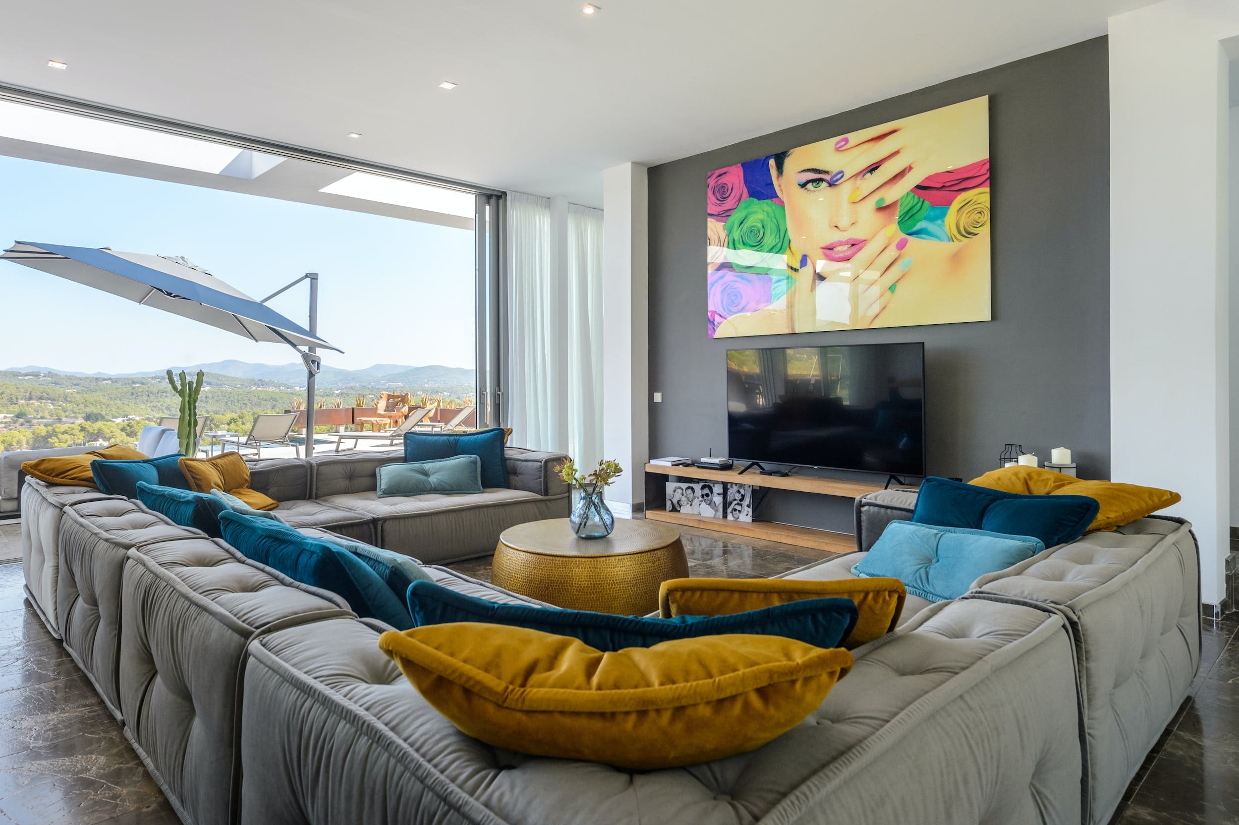 Villa Mestral Es Figueral Talamanca: 5-Bedroom Luxury Apartment with Infinity Pool and Seaview, Ibiza