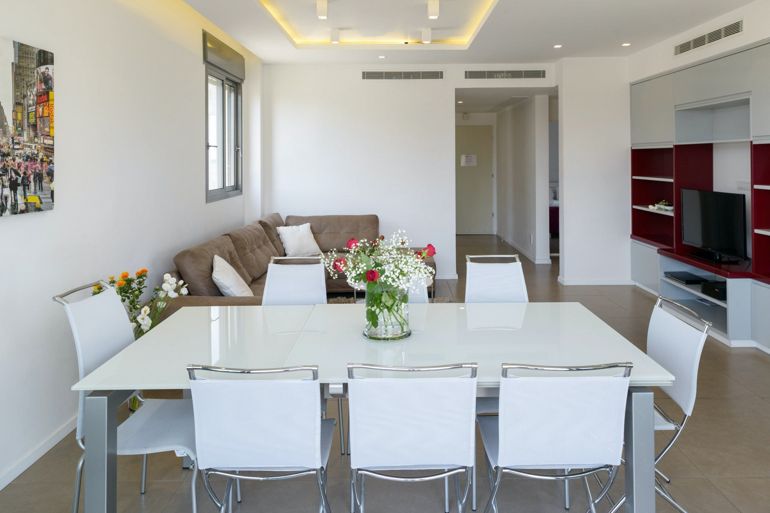 Casa Sabra Kerem: Stylish 3-Bedroom Apartment with Sea Views and Air-Con, Kerem Hateimanim