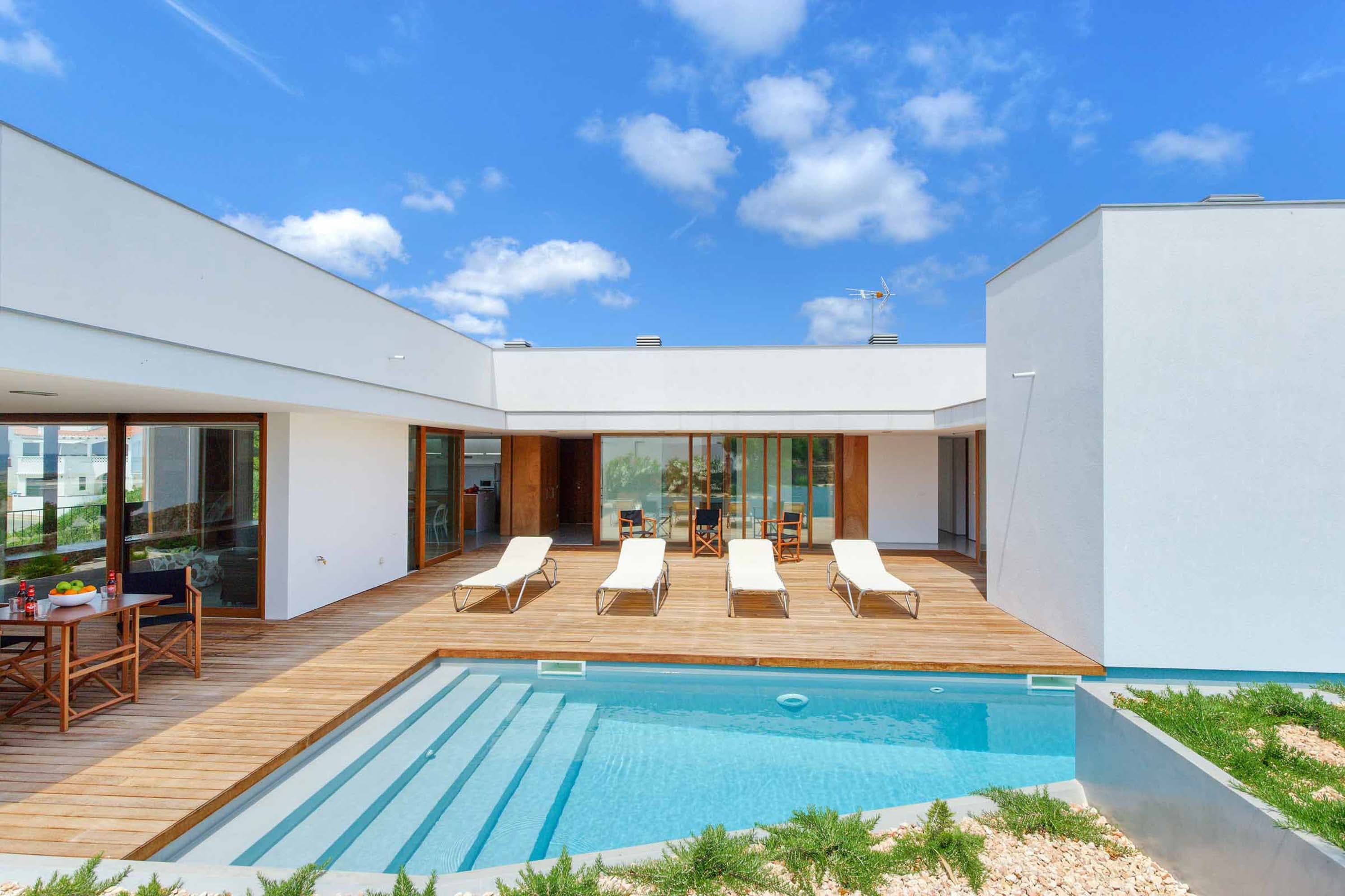 Casa S’Albufera Mahón: Spacious 4-Bedroom Apartment with Sea Views and Air-Con, Menorca