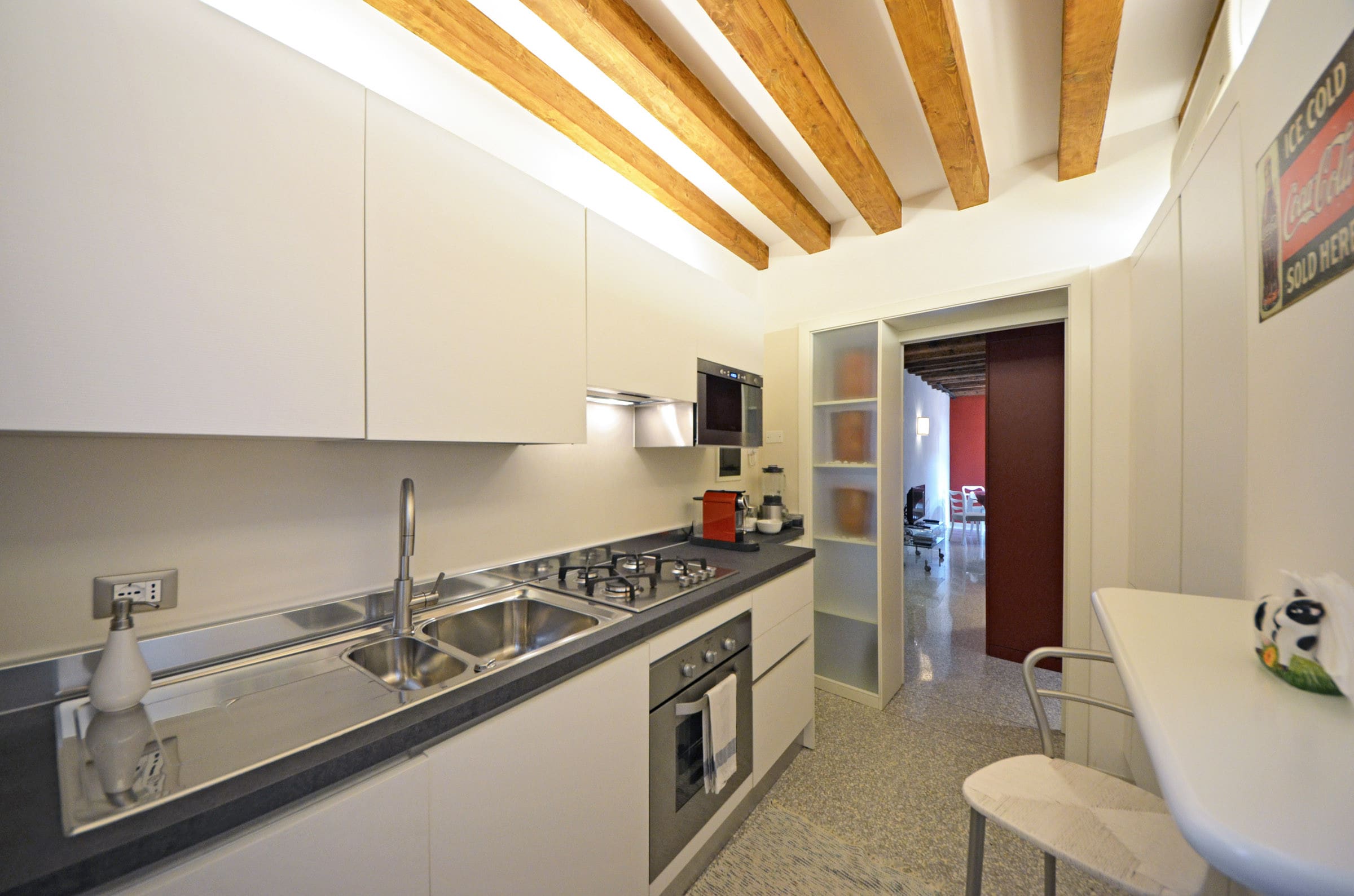 Casa Saloni Dorsoduro: Charming 2-Bedroom Apartment Rental with Garden Access in Dorsoduro, Venice