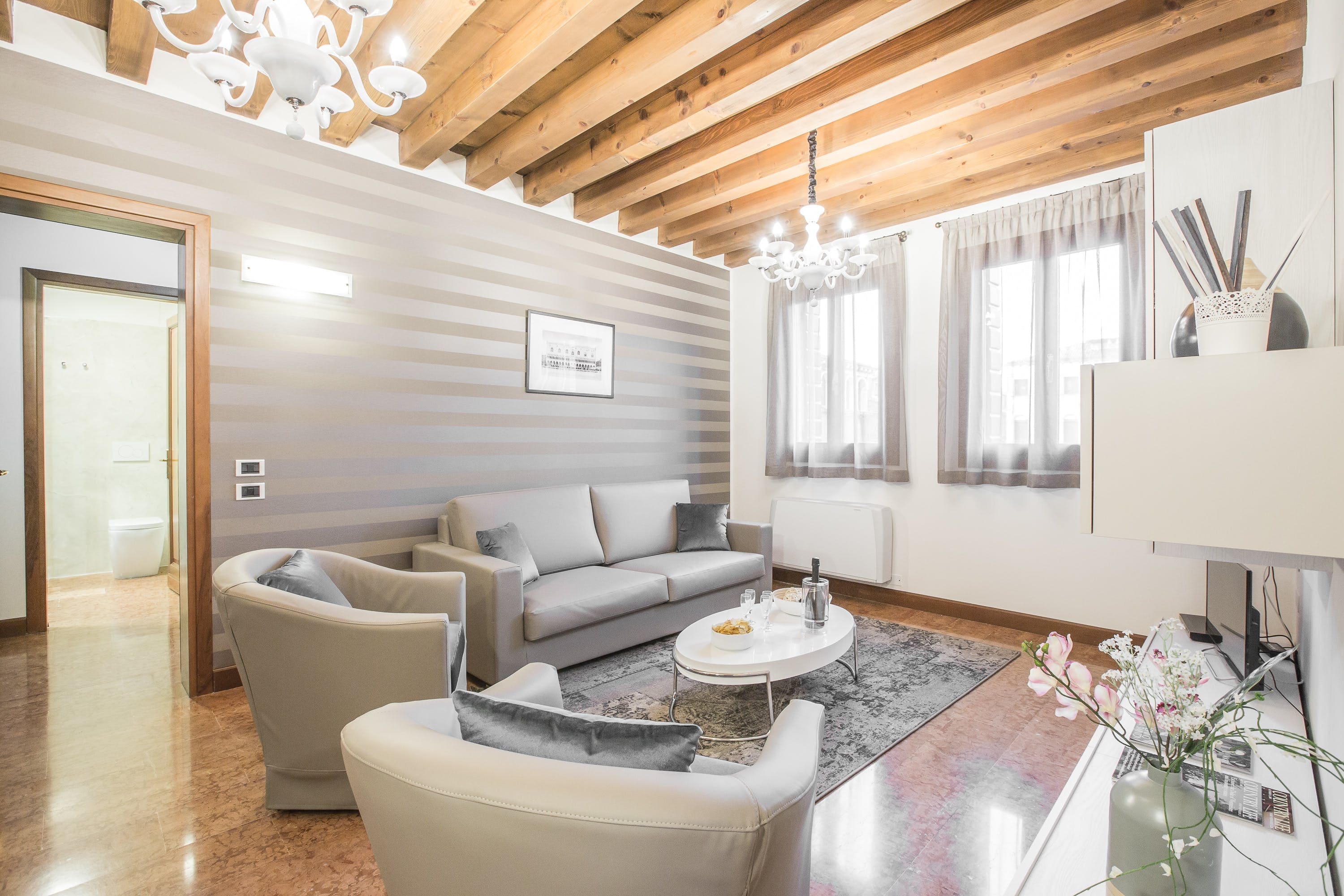 Casa San Polo Venezia: Charming 2-Bedroom Apartment with Seaview and Air-Con, Venice Rialto