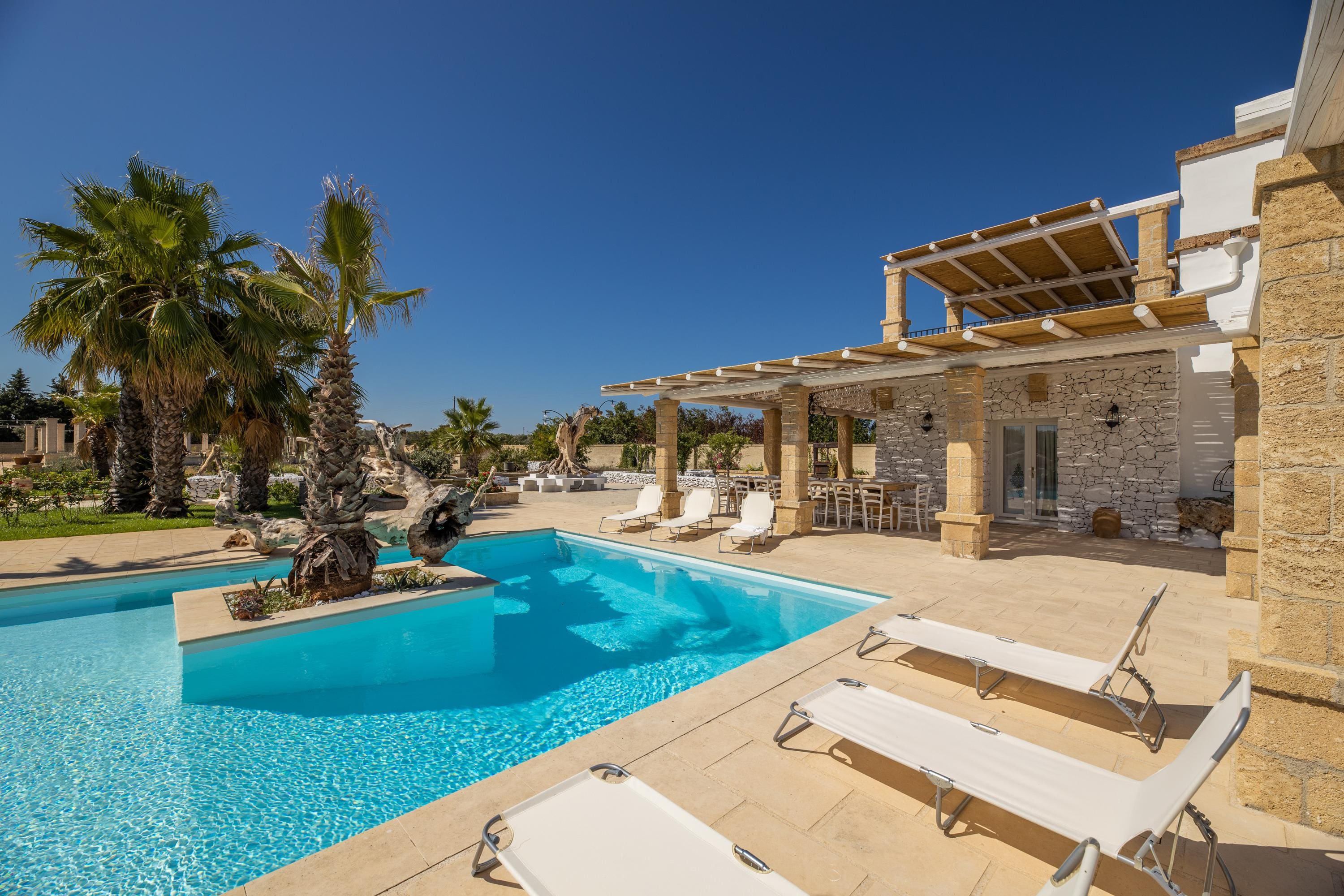 Casa Scirocco Lecce: Luxurious 3-Bedroom Apartment with Seaview and Pool, Lecce