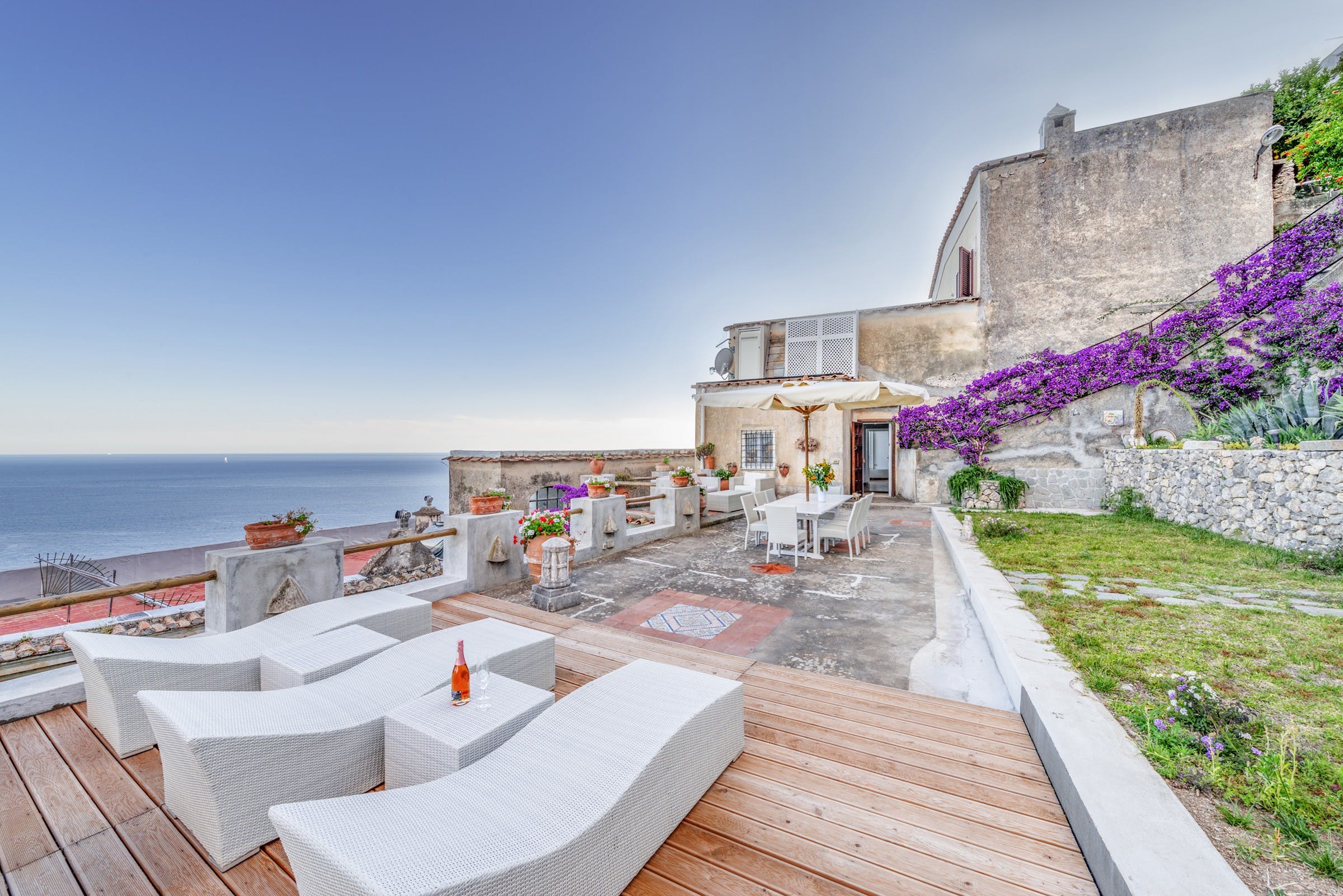 Casa Scirocco Praiano: Elegant 4-Bedroom Apartment with Seaviews, Amalfi Coast