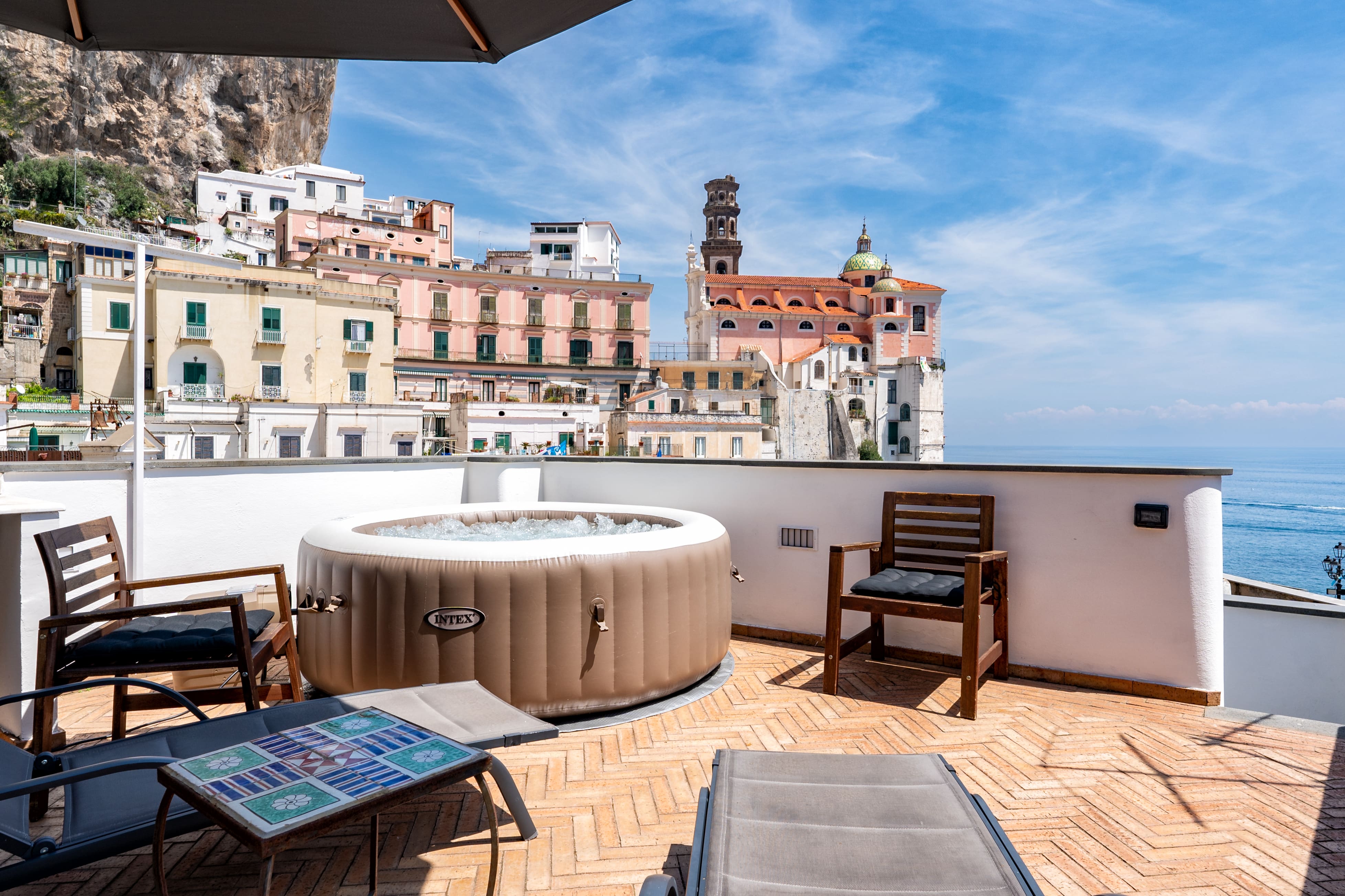Casa Scoglio Amalfi: Charming 2-Bedroom Apartment with Hot Tub and Sea Views, Amalfi Coast