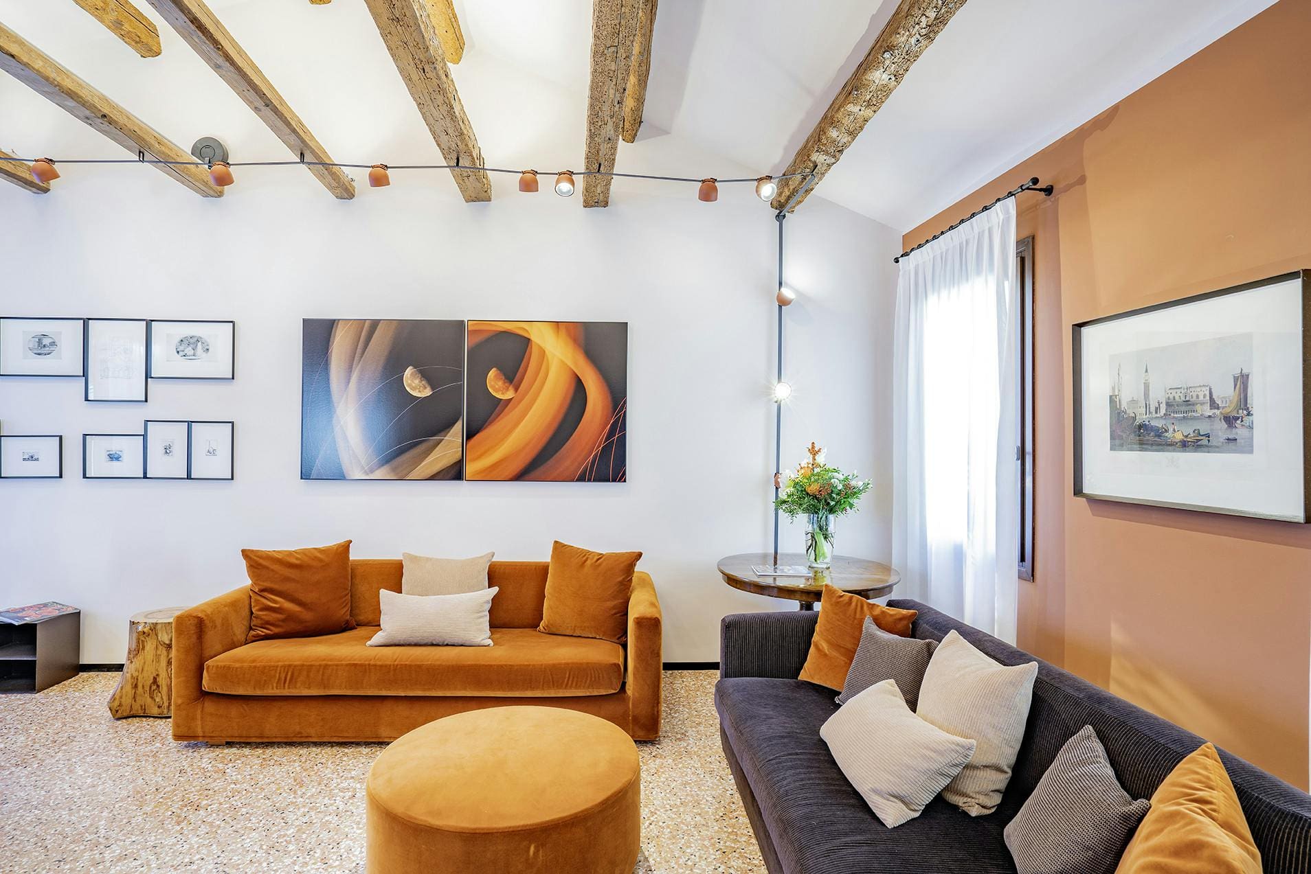 Casa Scuola Grande Venezia: Luxury 3-Bedroom Villa with Air Conditioning and Family-Friendly Comfort, Venice Rialto