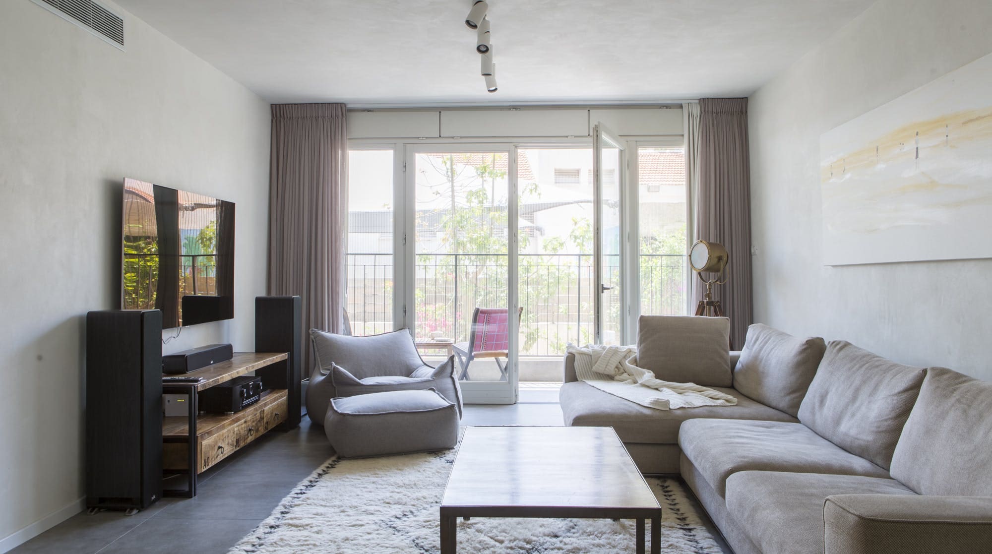 Casa Shabazi Neve Tzedek Neve Tzedek 2: Chic 1-Bedroom Apartment with Sea Views in Neve Tzedek, Tel Aviv