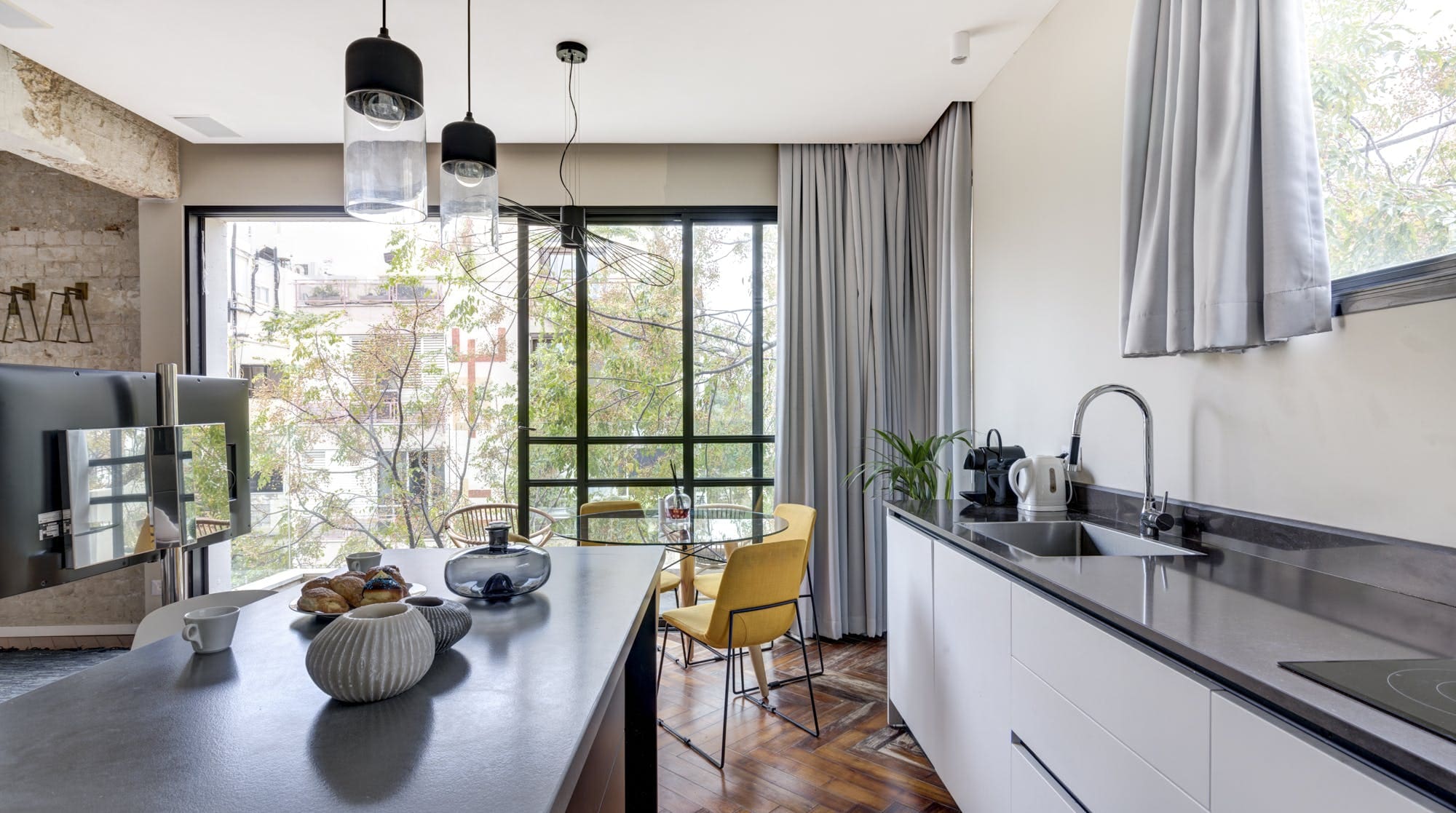 Casa Shirat Tel Aviv: Stylish 3-Bedroom Apartment Rental with Air-Con in Old North Tel Aviv