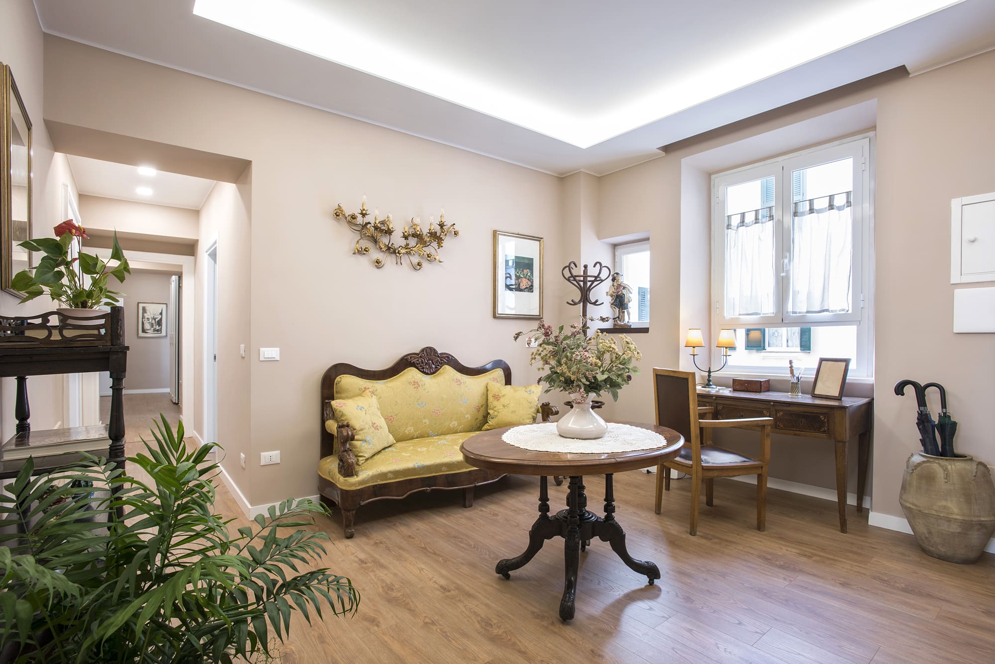 Casa Tiberina Prati: Elegant 4-Bedroom Apartment Rental with Air-Con in Prati Rome