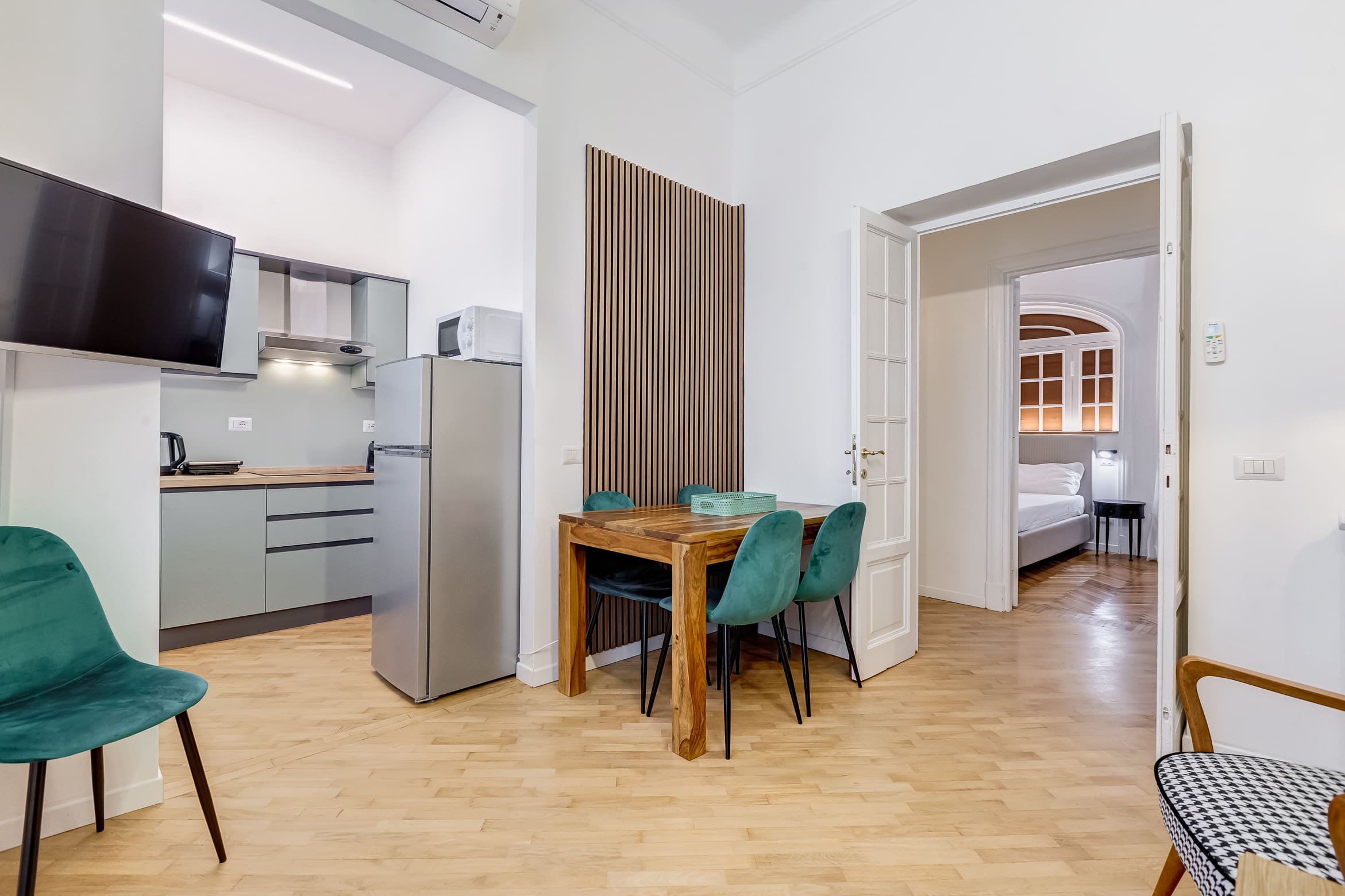 Villa Ceruleo Giustiniani Prati: Stylish 3-Bedroom Apartment Rental with Air-Con in Prati, Rome