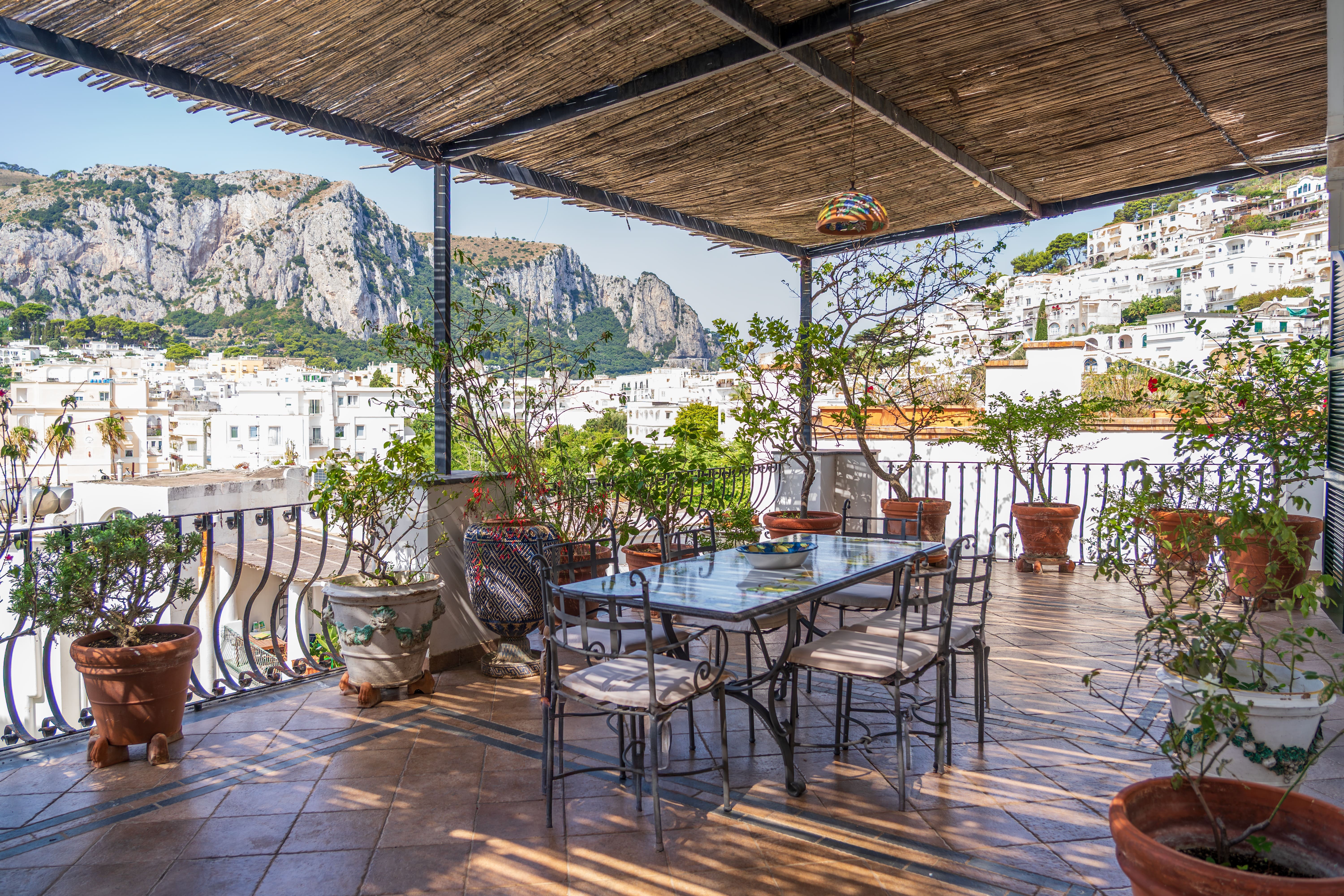Casa Tiberio Sorrento: Charming 2-Bedroom Apartment Rental with Air-Con in Capri