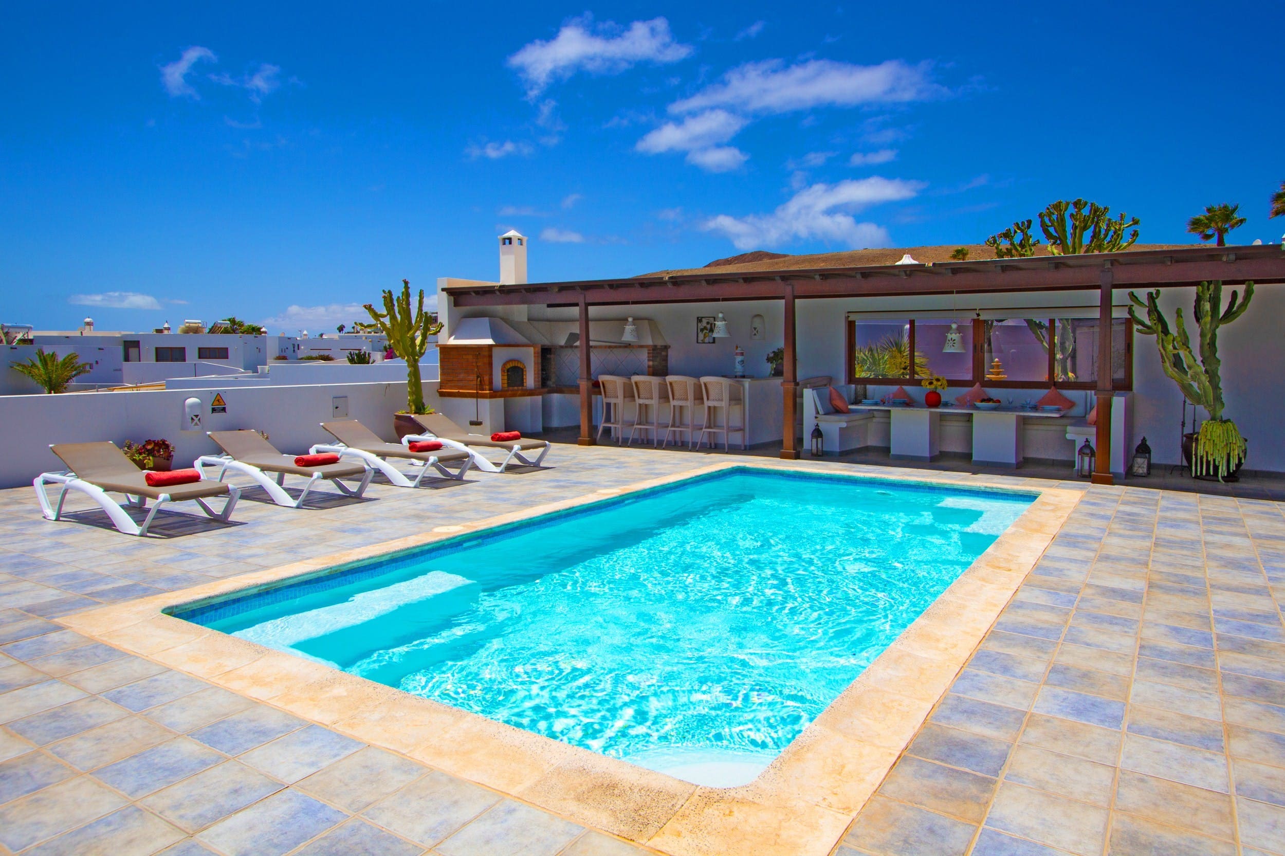 Villa Ocaso Tao Lanzarote: Spacious 4-Bedroom Apartment with Private Pool and Sea Views, Las Palmas