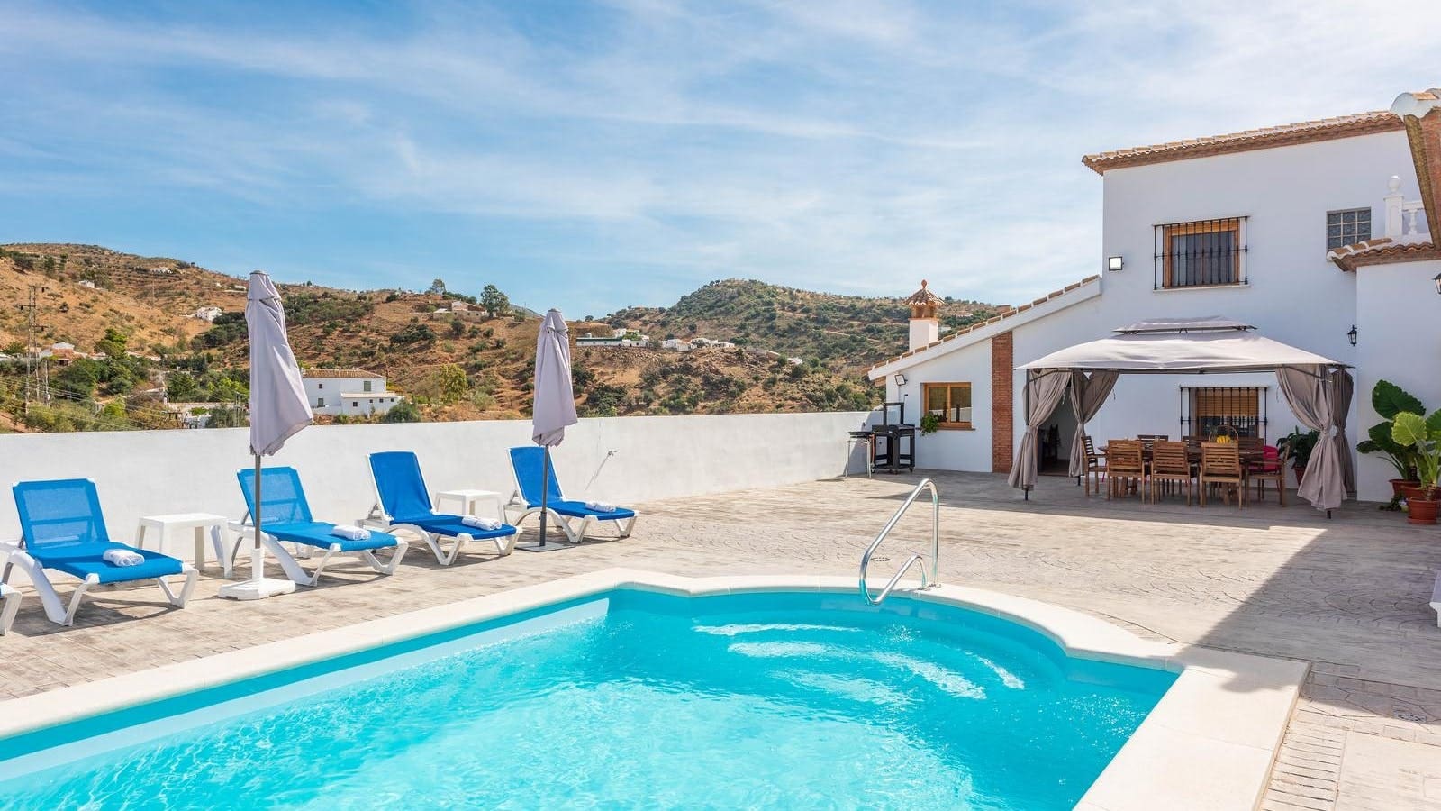 Casa Torcal Antequera: Spacious 6-Bedroom Apartment with Pool and Sea Views, Antequera