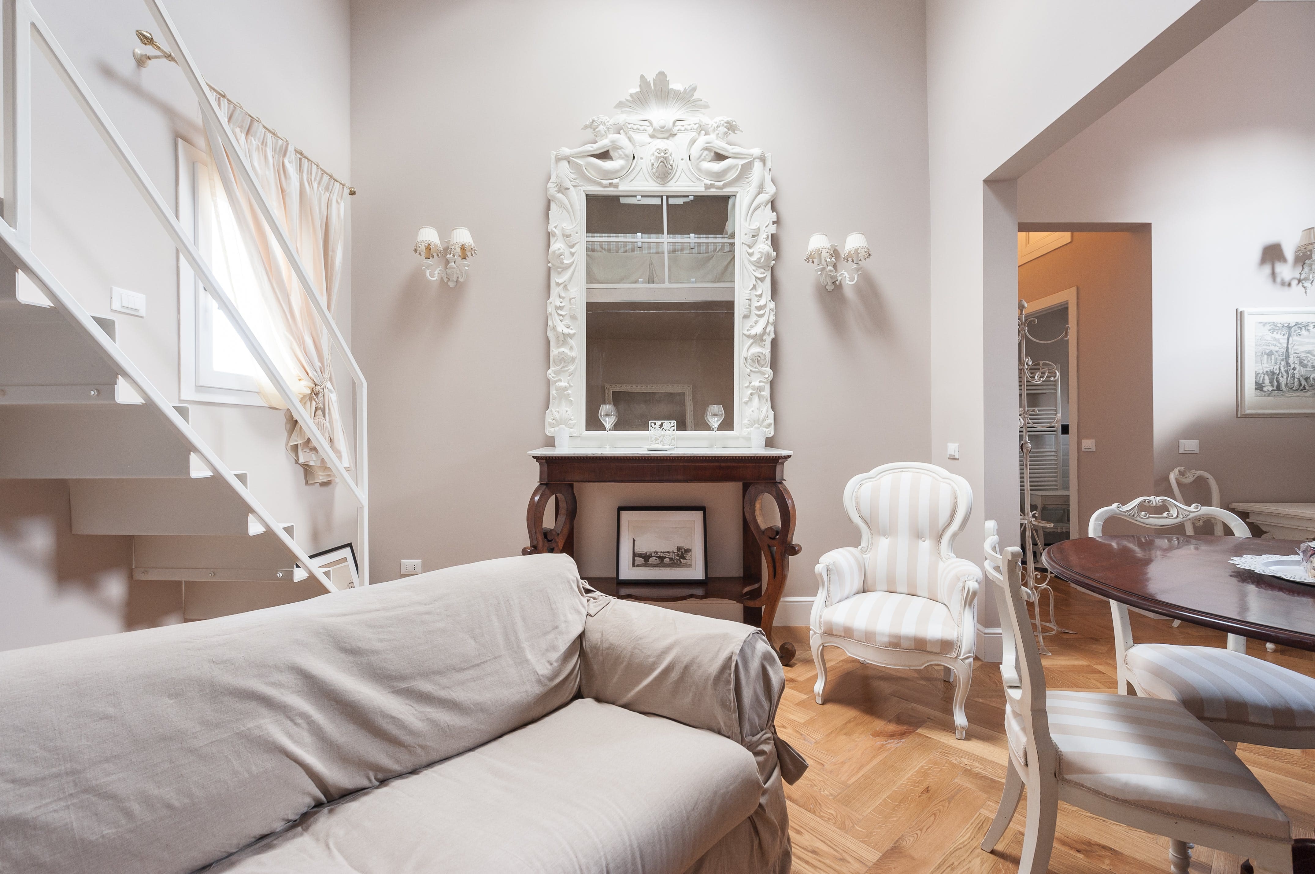 Casa Torre Duomo: Charming 3-Bedroom Apartment Rental with Air-Con, Duomo Florence