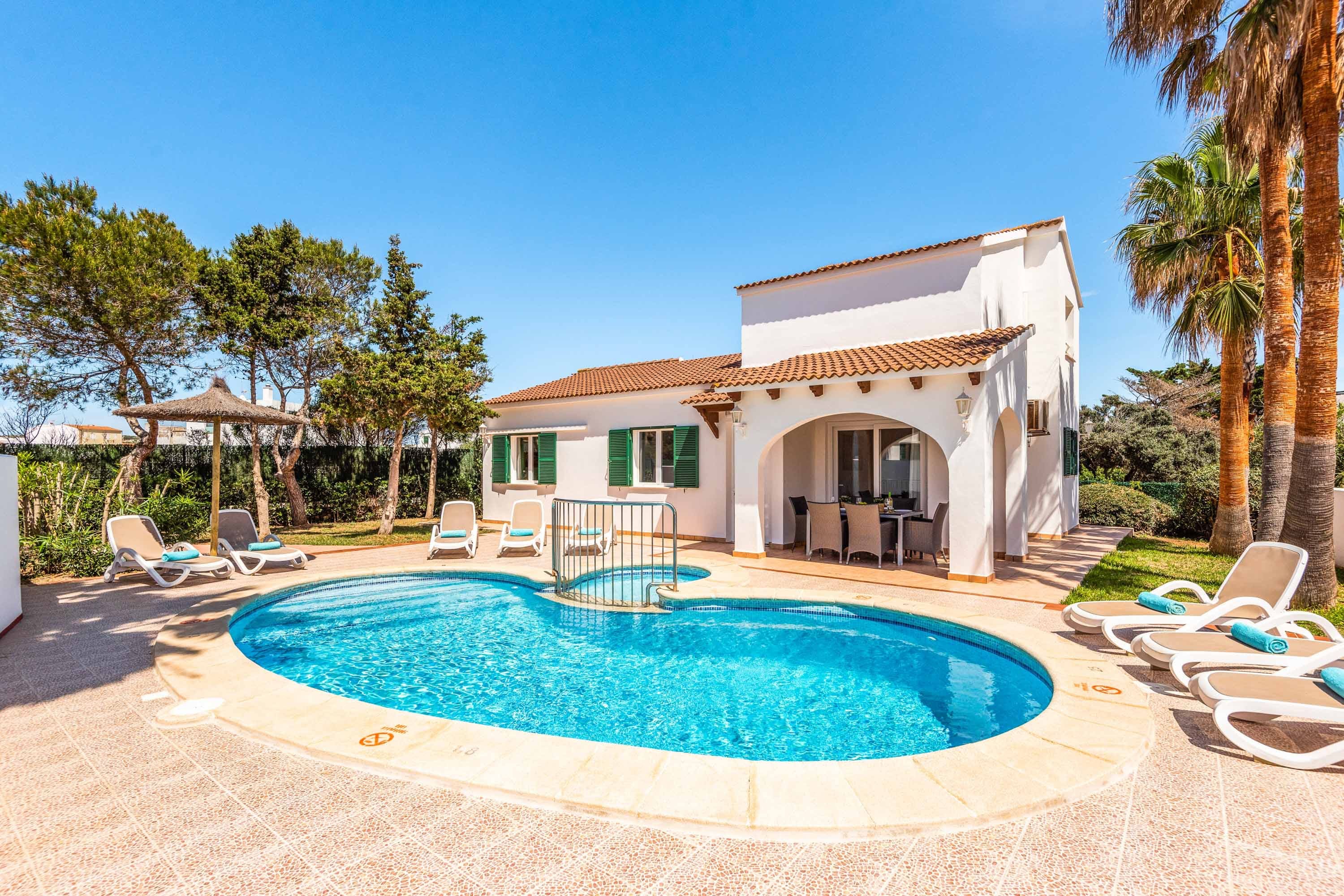 Villa Mestral Cala Blanca Ciutadella: 4-Bedroom Luxury Apartment with Seaview and Pool, Ciutadella