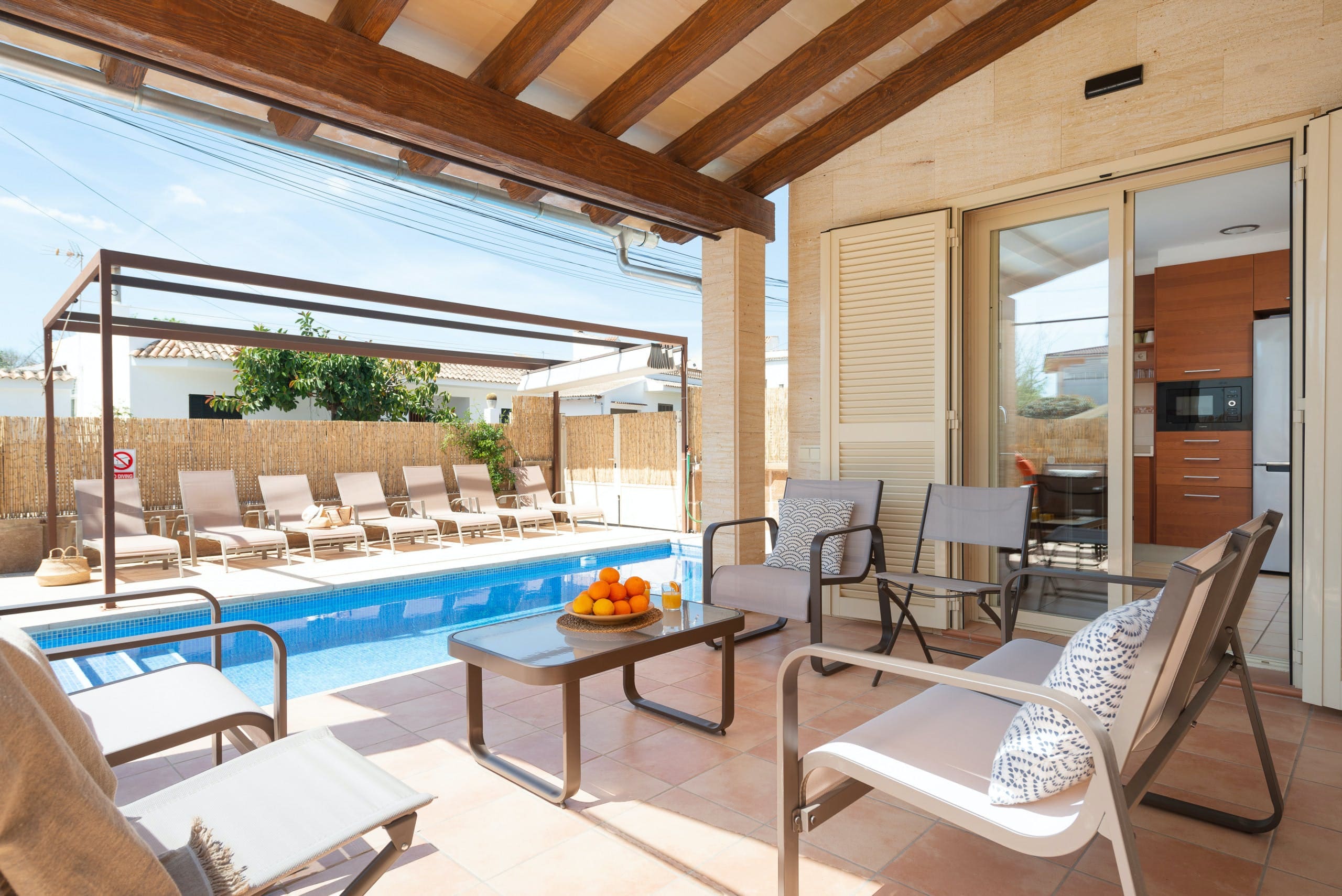 Villa Mestral S’Albufera Alcudia: Luxury 4-Bedroom Apartment with Seaview and Pool, Alcudia