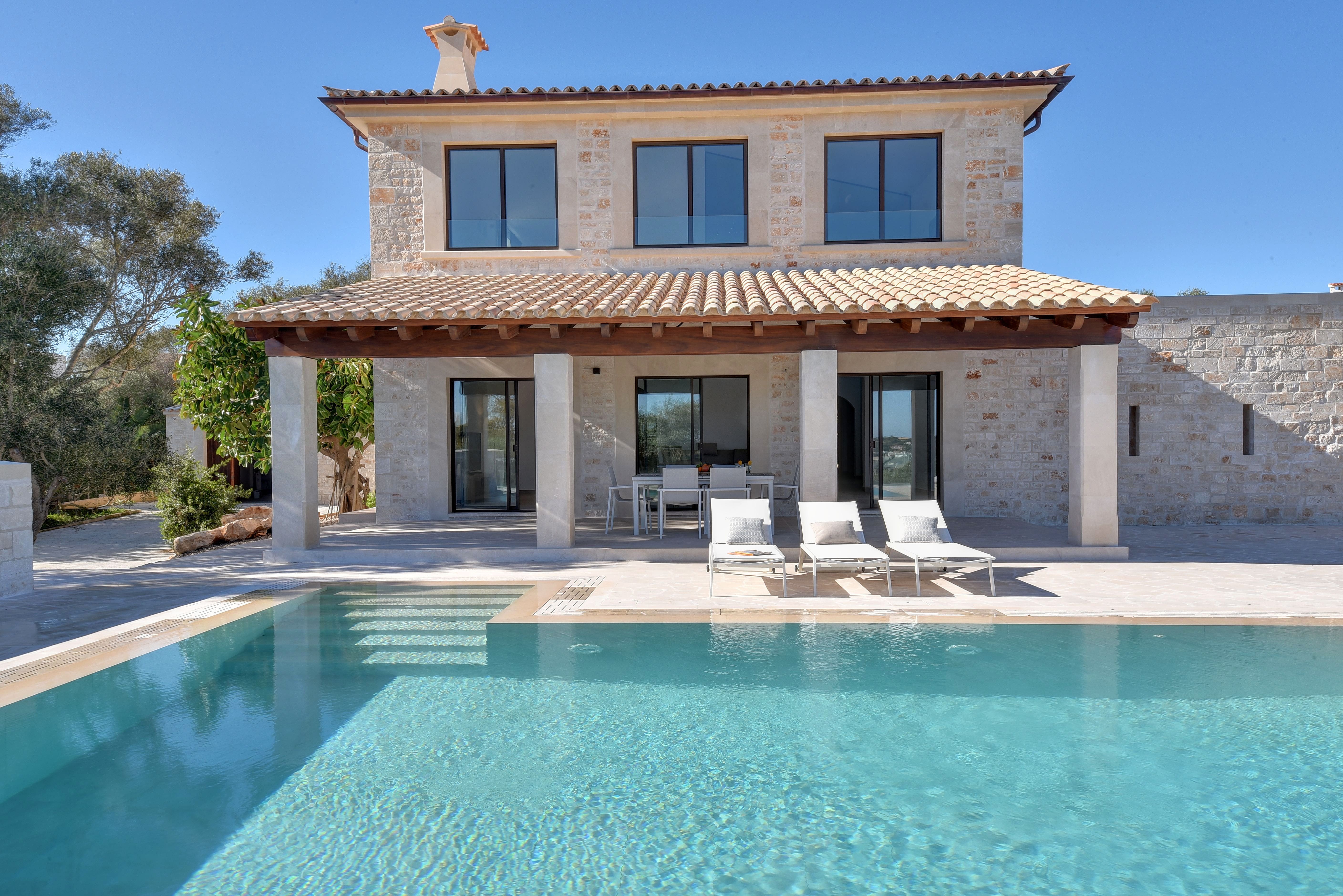 Villa Alborada Cala Serena Cala d’Or: Stunning 3-Bedroom Beachfront Apartment with Pool, Cala d’Or