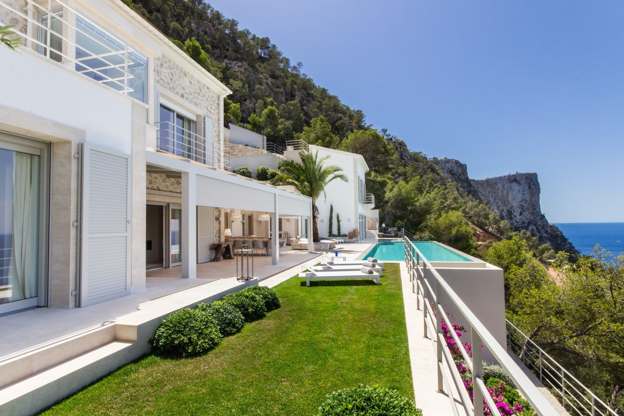 Villa Esmeralda Cala Blanca Santa Ponsa: Luxury 6-Bedroom Apartment with Seaview and Pool, Santa Ponsa