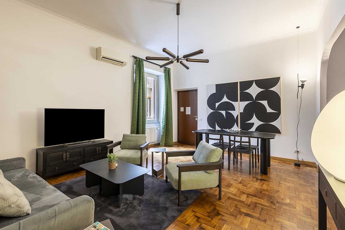 Casa Tridente Spagna: Chic 2-Bedroom Apartment Rental with Air-Con in Spagna Rome