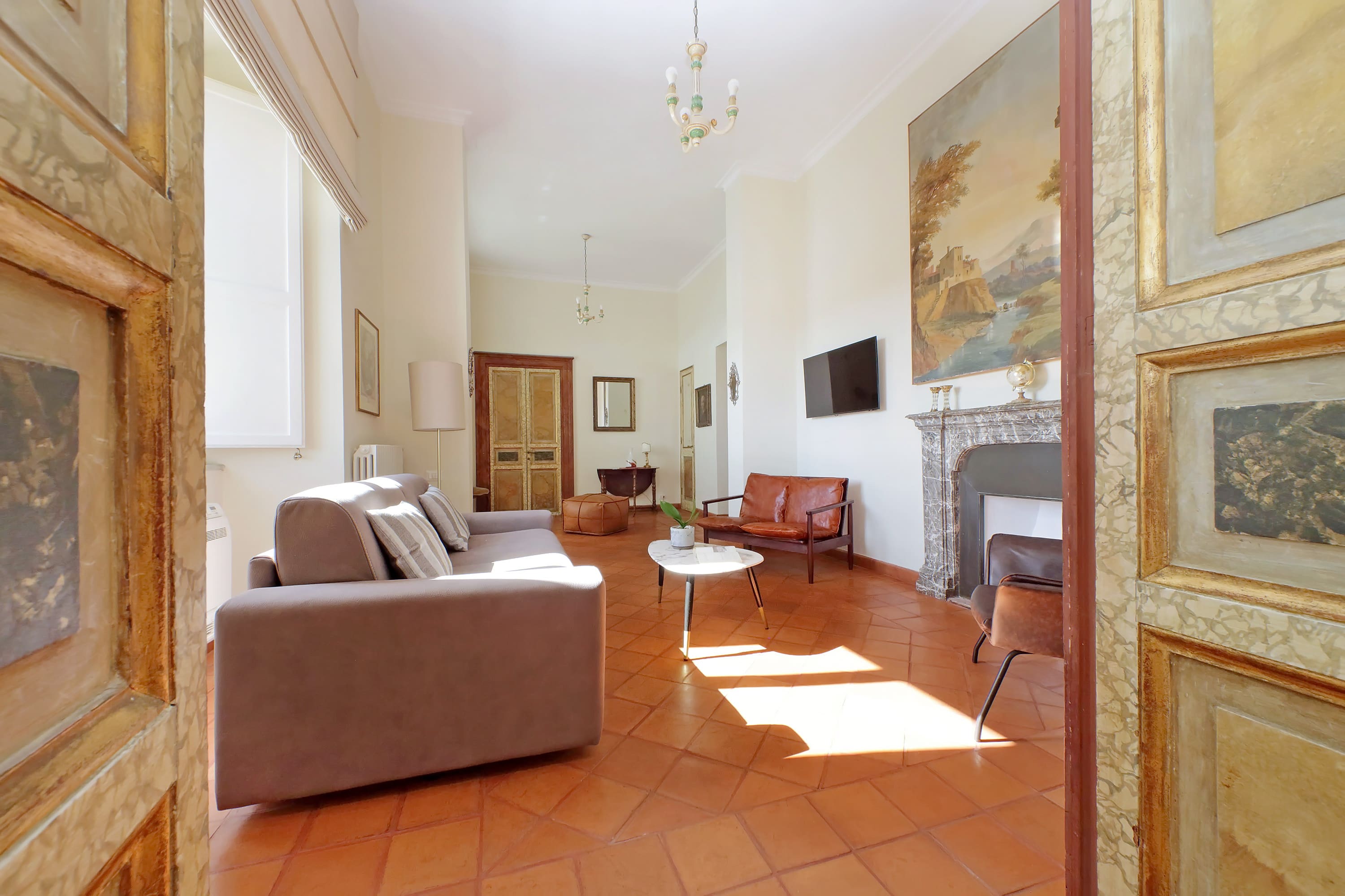 Villa Levante Fontanella Spagna: Charming 2-Bedroom Apartment with Air-Con in Spagna Rome
