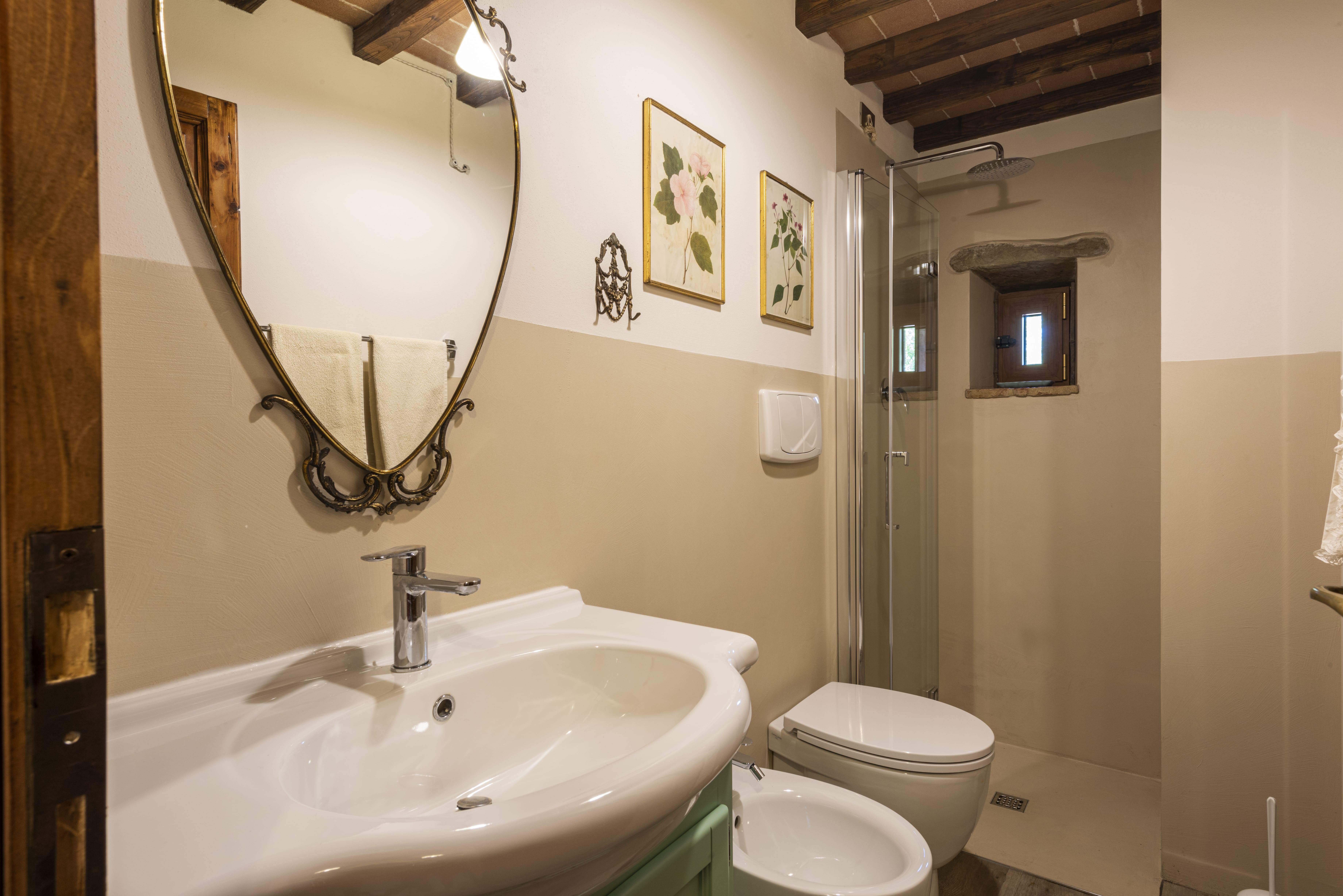 Casa Valdichiana Cortona: Charming 3-Bedroom Apartment with Infinity Pool in Cortona, Tuscany