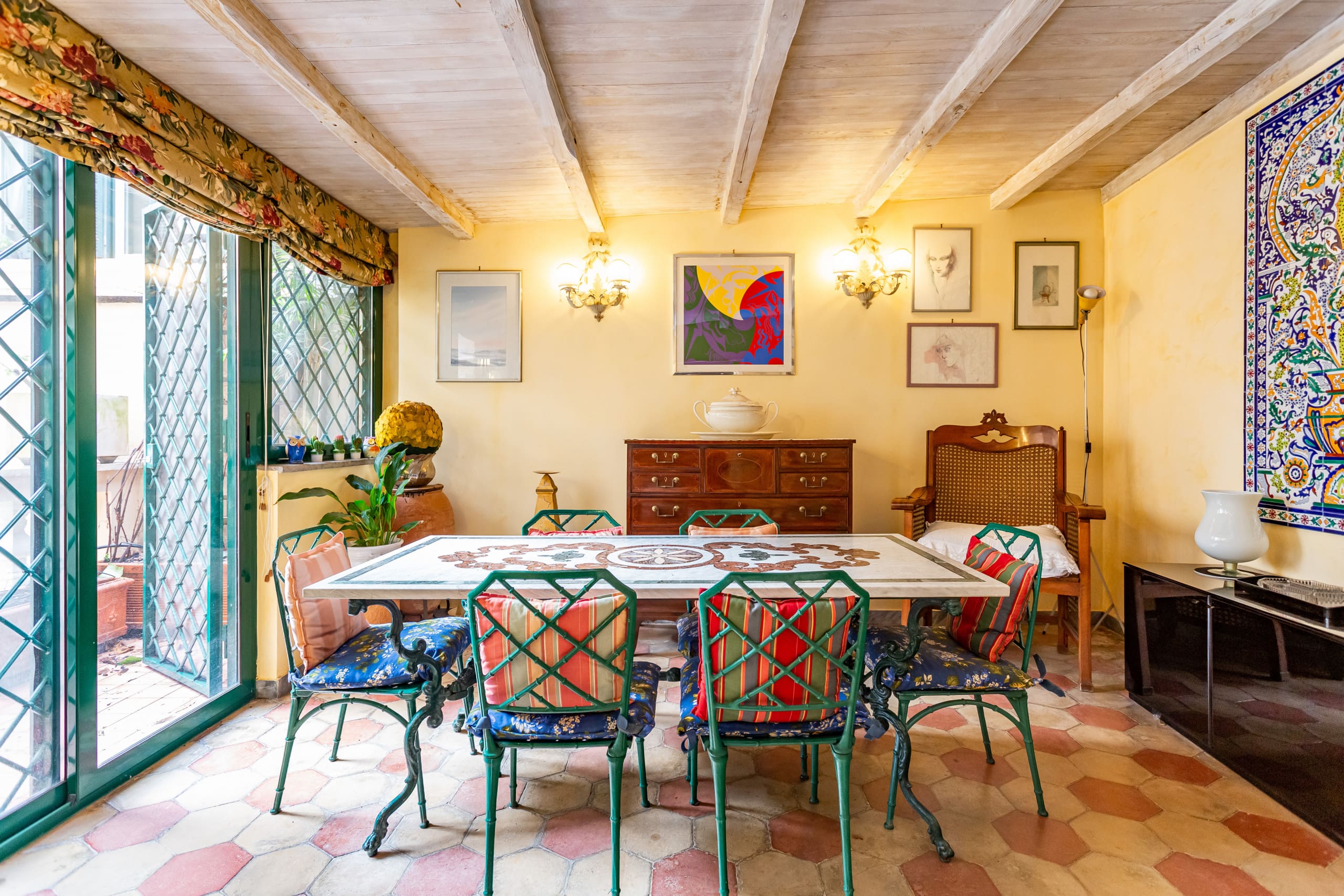 Villa Maestrale Celio Colosseum & Roman Forums: Charming 3-Bedroom Townhouse Rental with Air-Con near Colosseum Rome