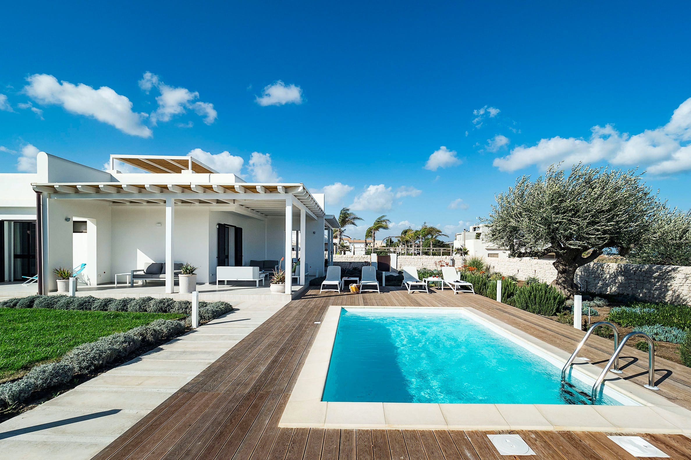 Villa Corvino Targia Val di Noto: Luxury 2-Bedroom Apartment with Seaview and Pool, Sicily