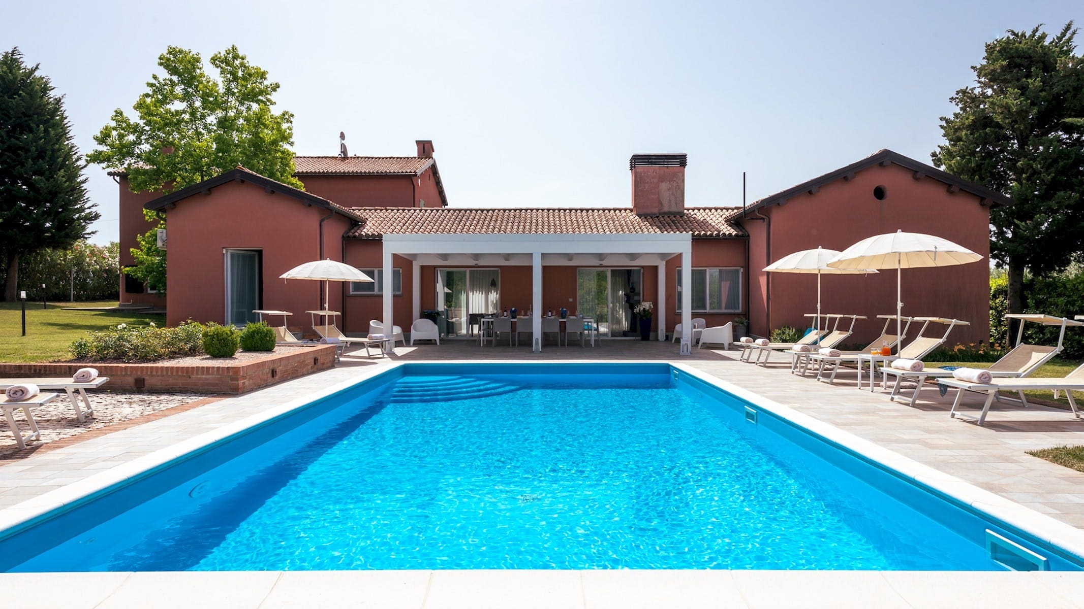 Casa Ventaroli Giulianova: Spacious 5-Bedroom Apartment with Pool and Countryside Views, Abruzzo