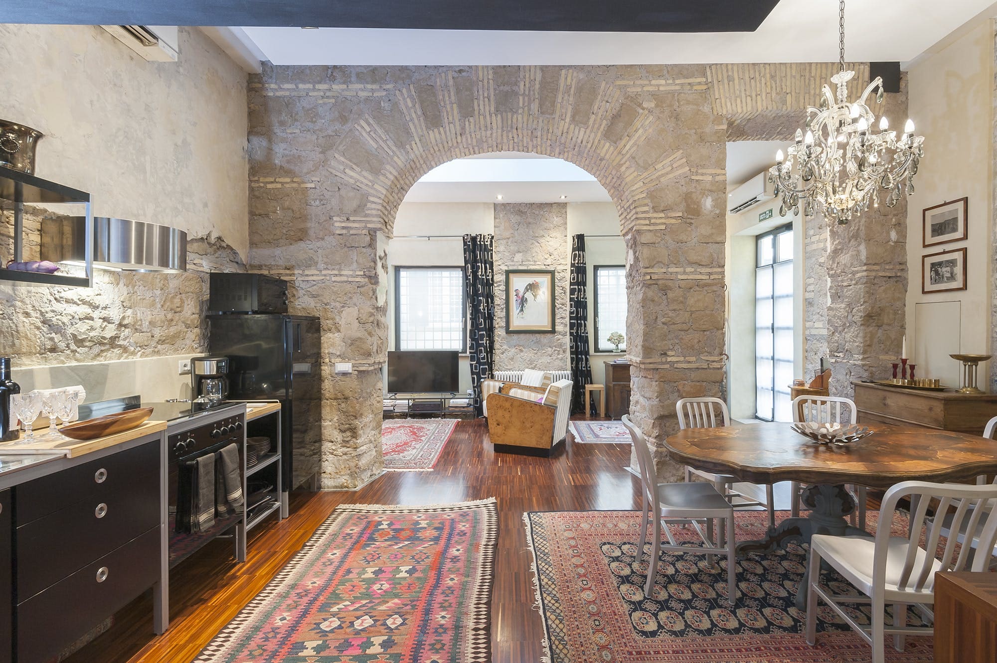 Casa Vetraria Termini: Chic 2-Bedroom Apartment Rental with Air-Con in Termini, Rome