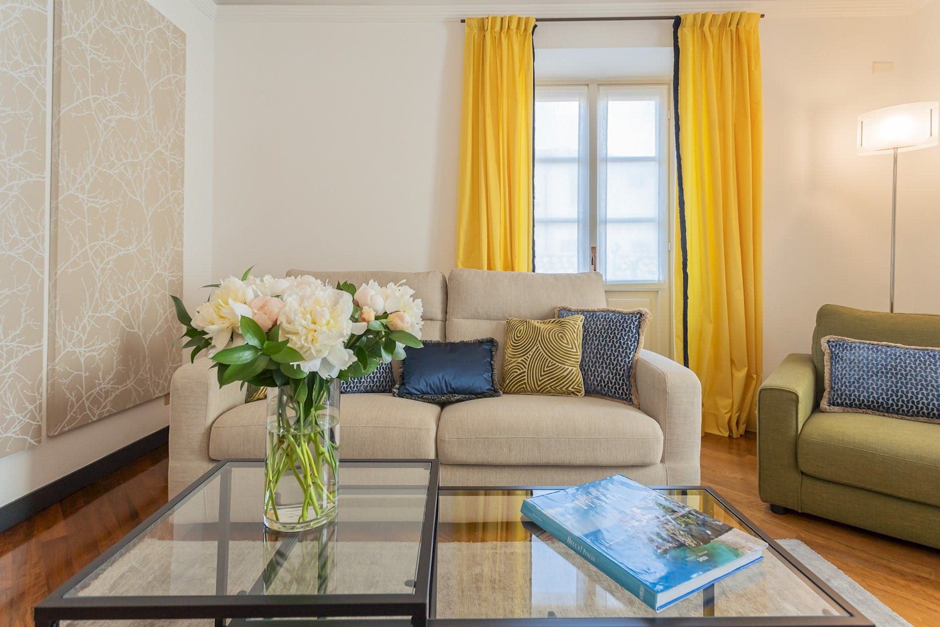 Casa Voltiano Como: Charming 2-Bedroom Apartment Rental with Lake Views, Como