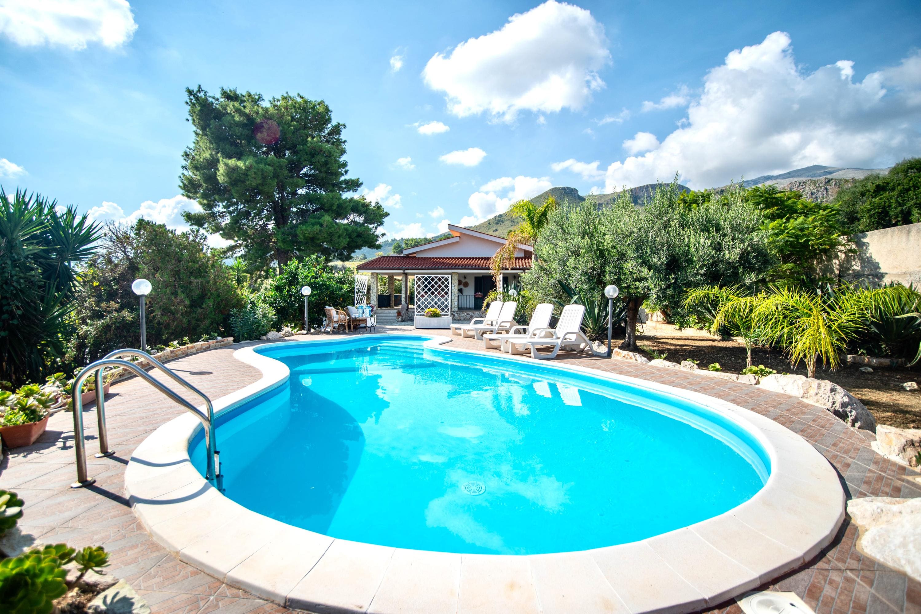 Casa Zagara Trapani: Luxury 5-Bedroom Apartment with Pool and Sea Views, Trapani