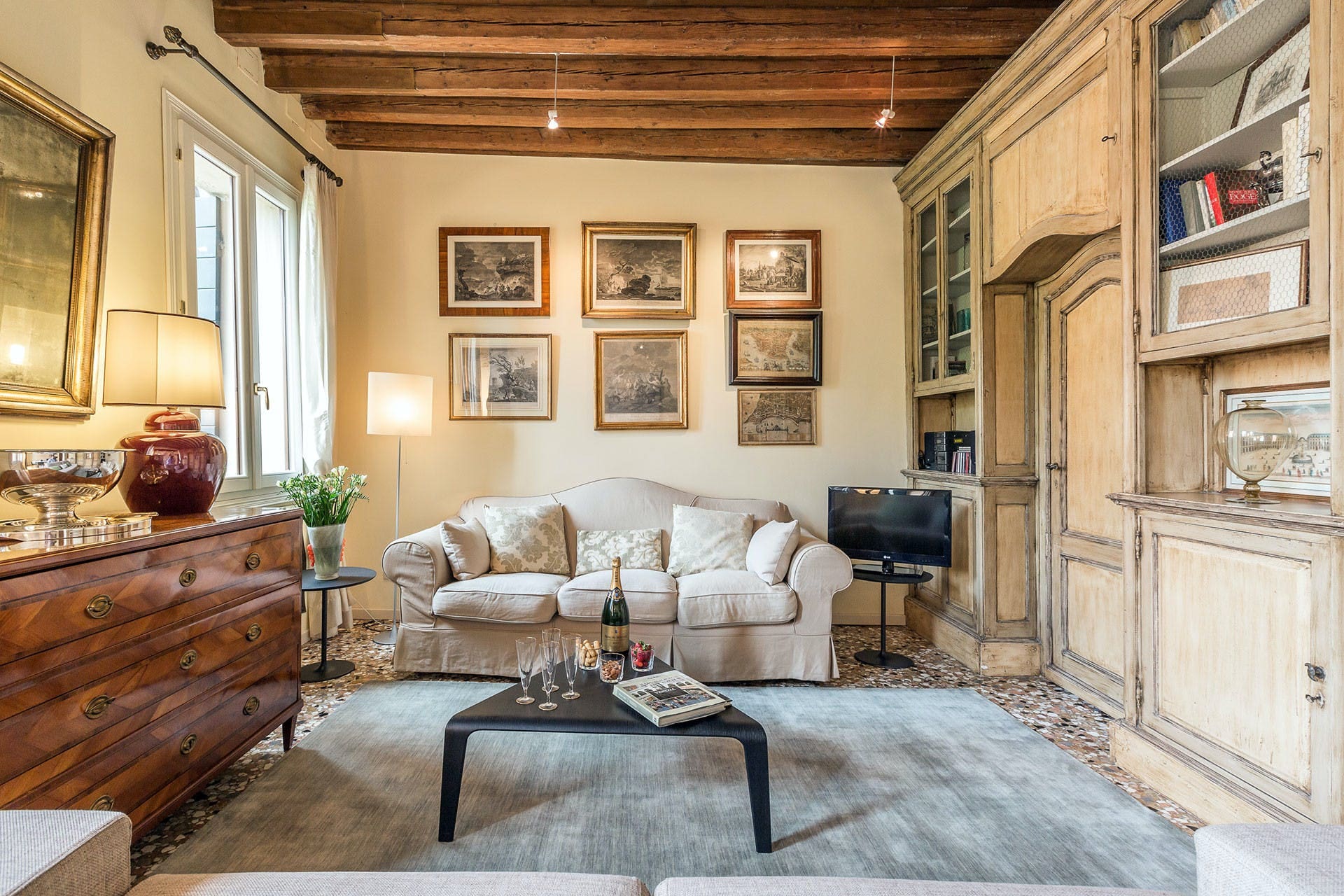 Villa Amaranto San Barnaba Dorsoduro: Charming 2-Bedroom Apartment Rental with Sea Views in Dorsoduro Venice