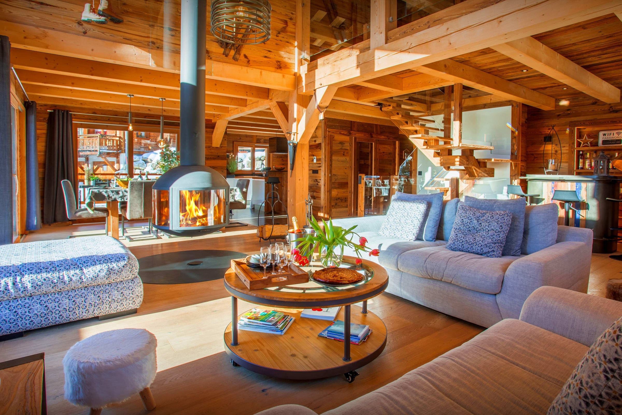 Chalet Aiguille Savoy: Luxury 5-Bedroom Ski Chalet with Hot Tub in Savoy, Auvergne-Rhône-Alpes
