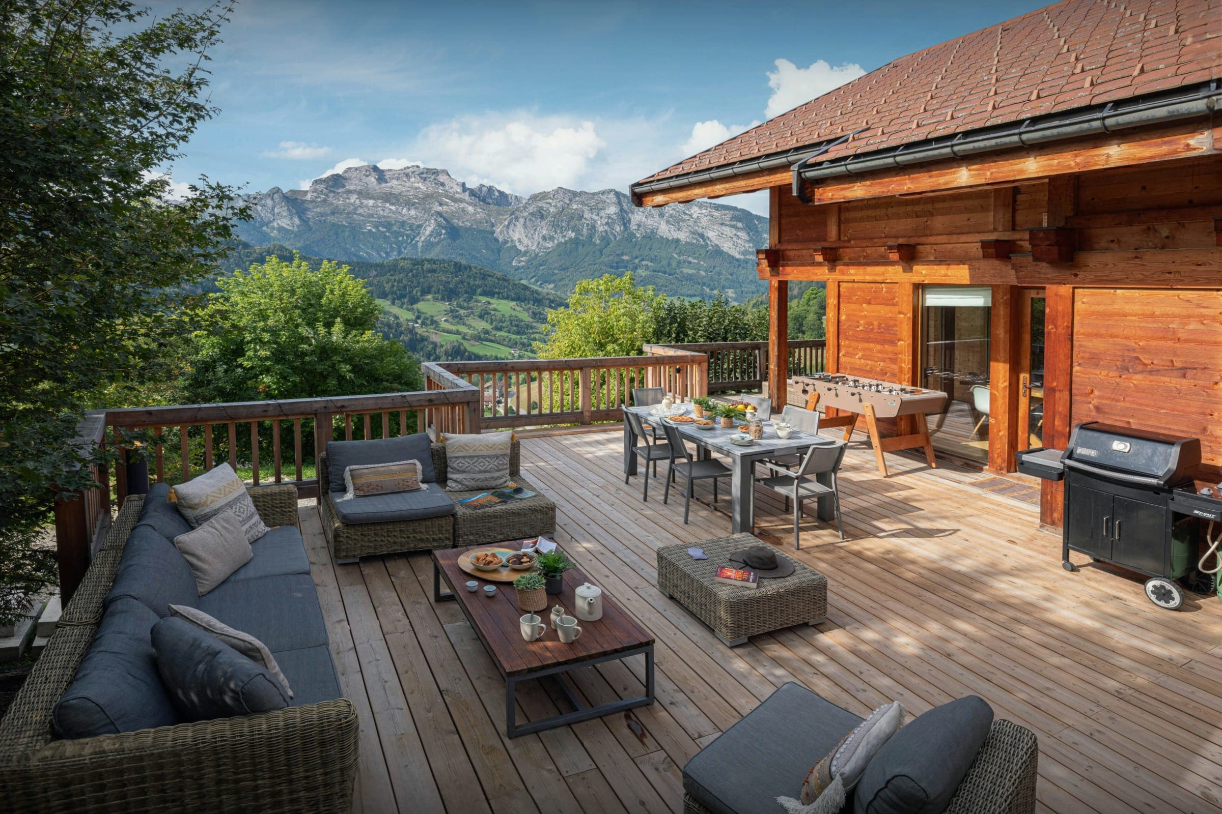 Chalet Aravis Le Grand Bornand: Ski Chalet Rental with Hot Tub and Family-Friendly Amenities, Upper Savoy
