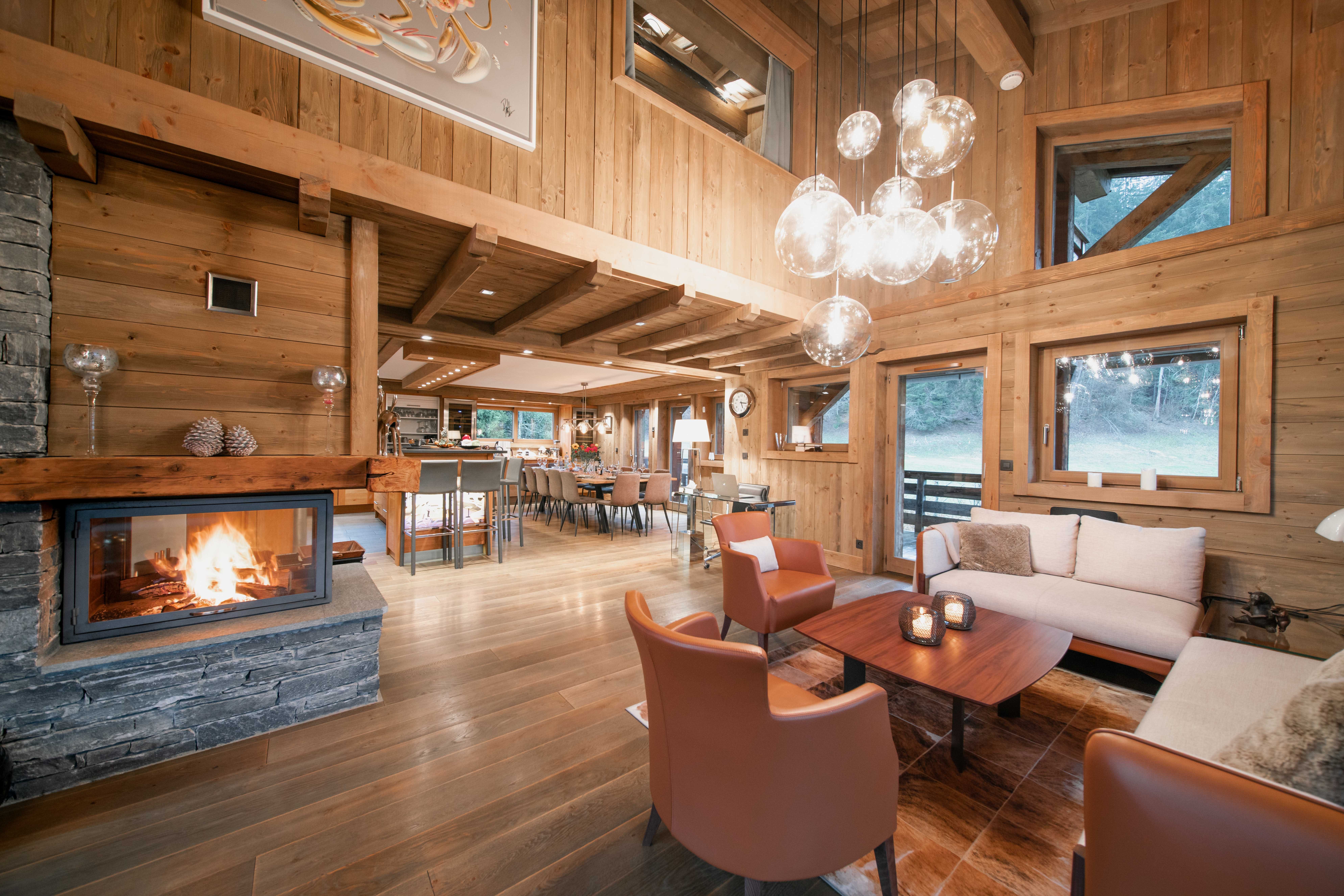 Villa Azur Demi-Quartier Megève: Spacious 7-Bedroom Ski Chalet with Hot Tub, Megève