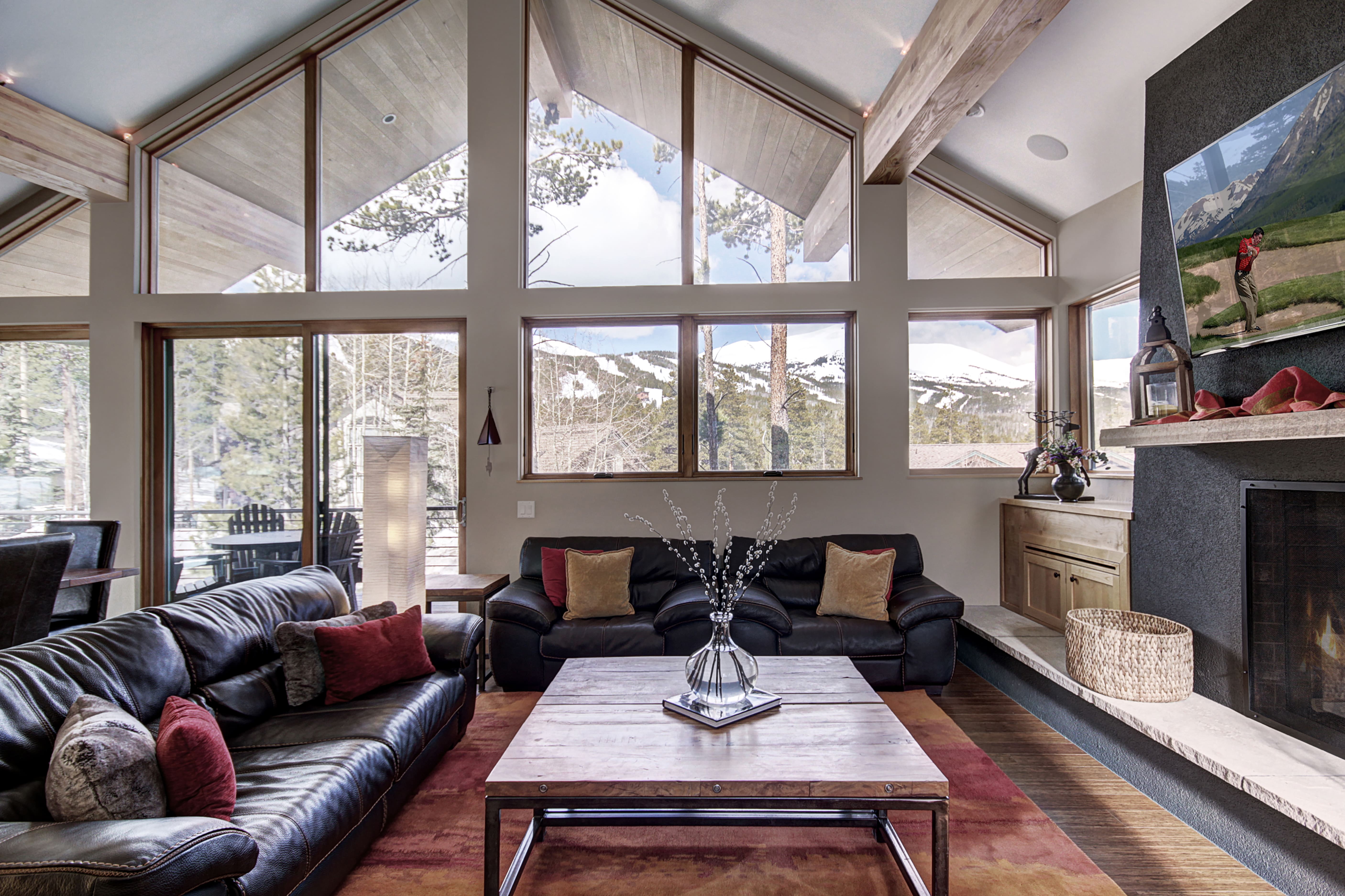 Chalet Boreas Breckenridge: Luxury 4-Bedroom Chalet with Hot Tub and Ski Access, Breckenridge