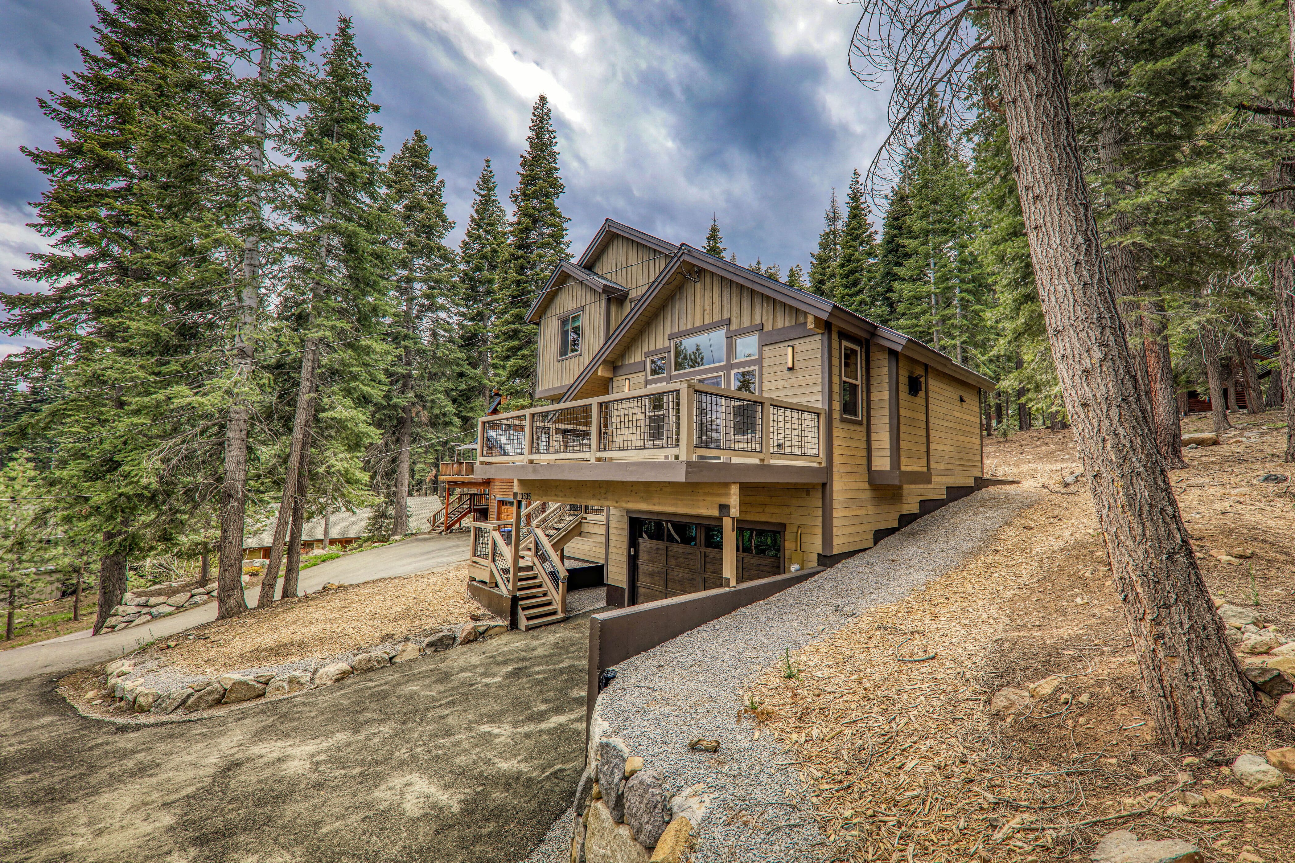 Villa Levante Glenshire Truckee: Spacious 4-Bedroom Ski Chalet Rental with Family Amenities in Truckee