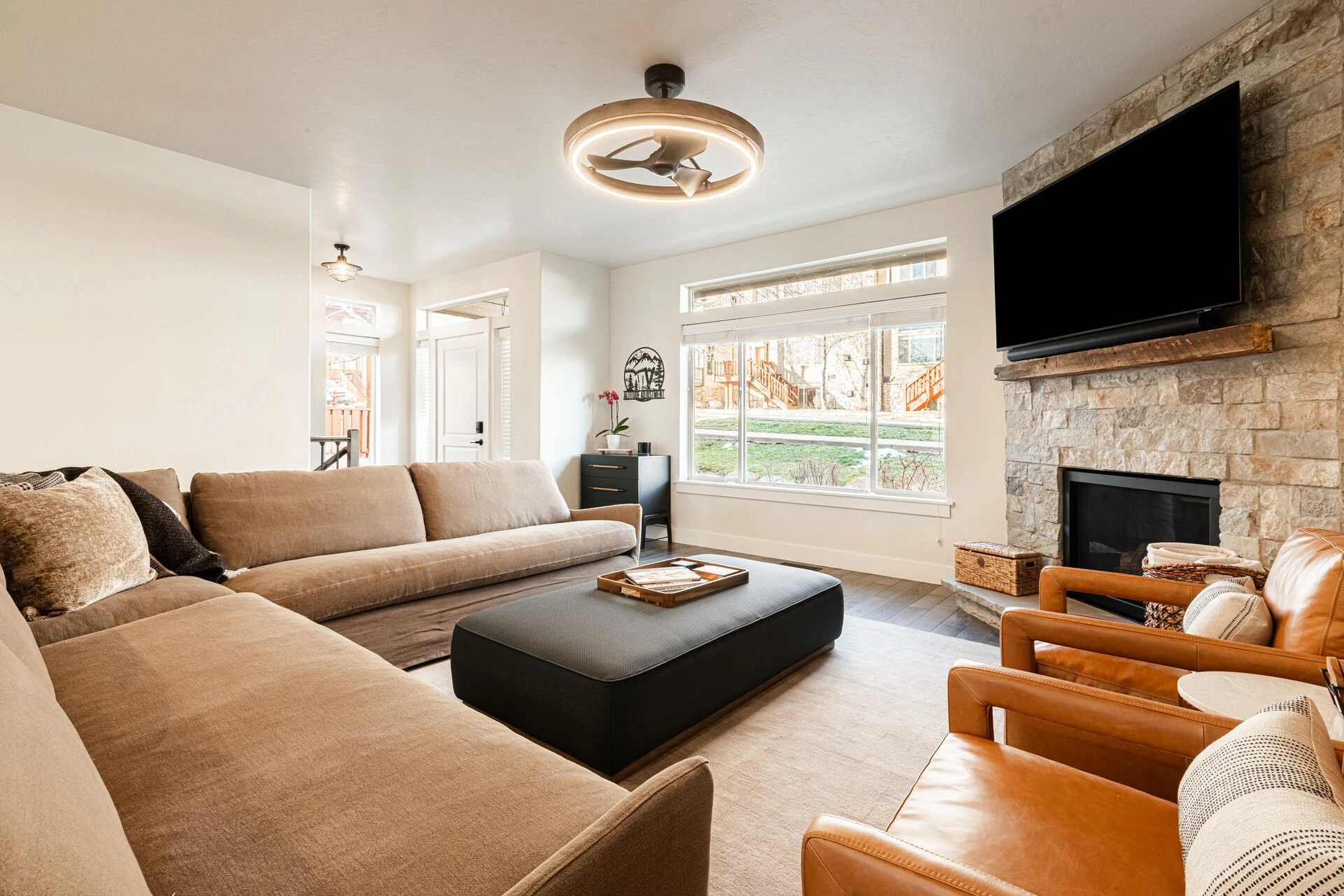 Villa Aurore McPolin Park City: 4-Bedroom Townhouse Rental with Hot Tub and Pool Access, Park City