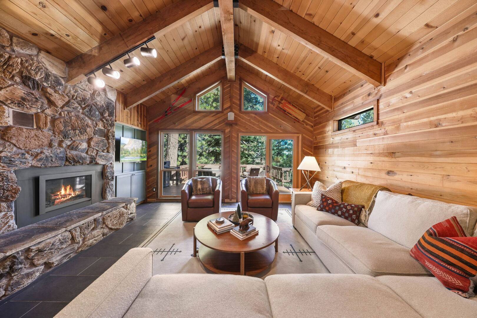 Villa Arolla Prosser Truckee: Charming 3-Bedroom Ski Chalet Rental with Fireplace in Truckee