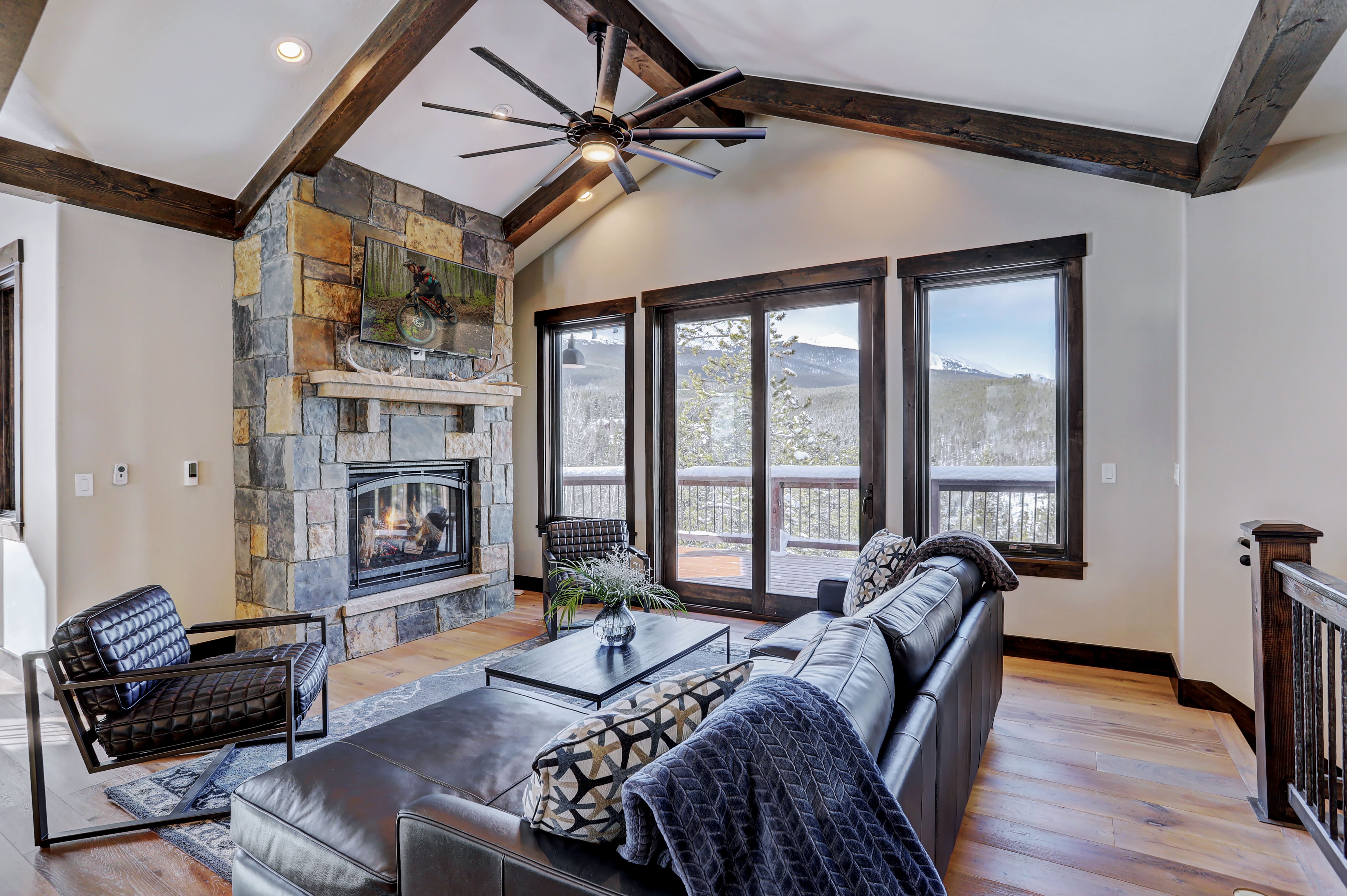 Villa Boreas Barney Ford Breckenridge: Luxury 4-Bedroom Villa with Hot Tub and Ski Access, Breckenridge