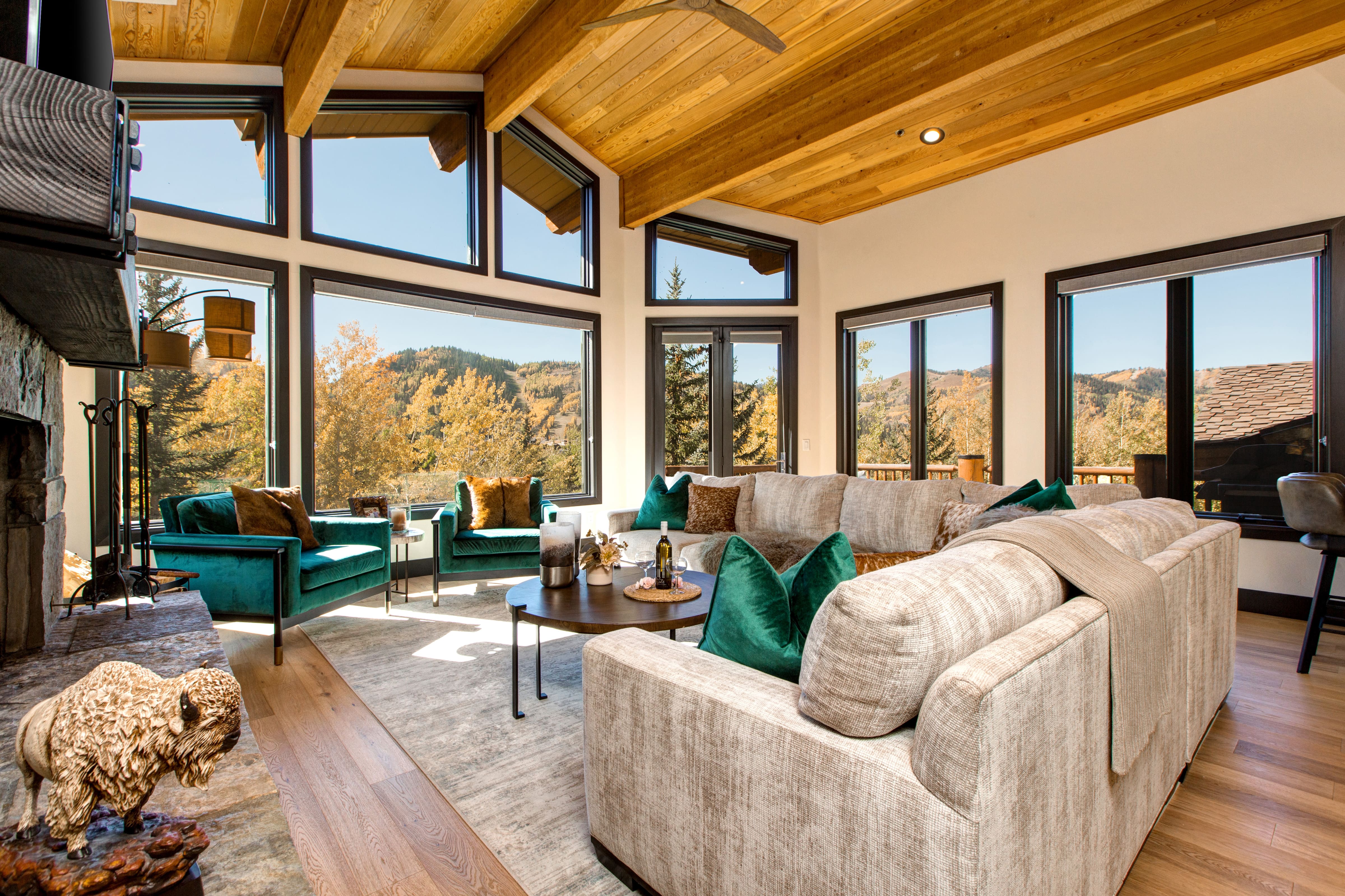 Villa Alba Jeremy Ranch Park City: Luxury 3-Bedroom Ski Chalet with Hot Tub, Park City