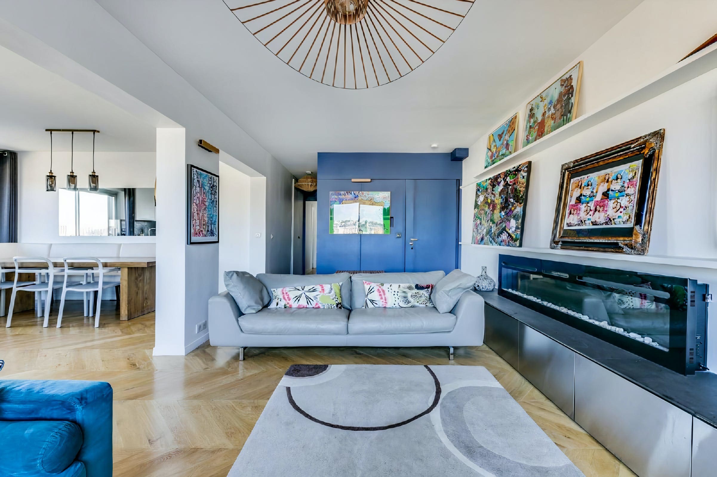 Château Bir-Hakeim Paris: Elegant 3-Bedroom Apartment Rental with Eiffel Tower Views, Paris