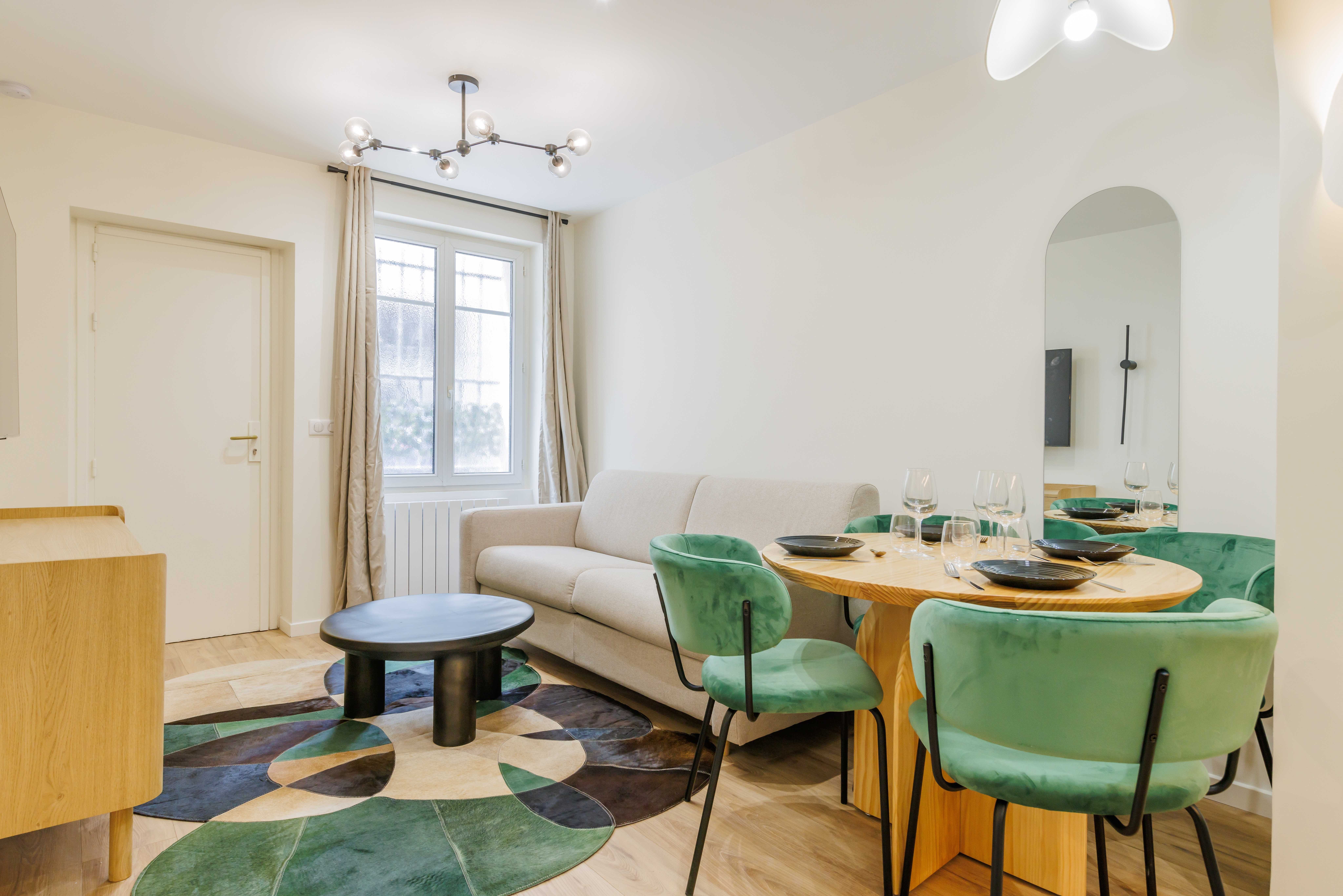 Château Butte Montmartre Montmartre Sacré-Coeur 7: Charming 2-Bedroom Apartment with Air-Con in Montmartre Sacré-Coeur, Paris