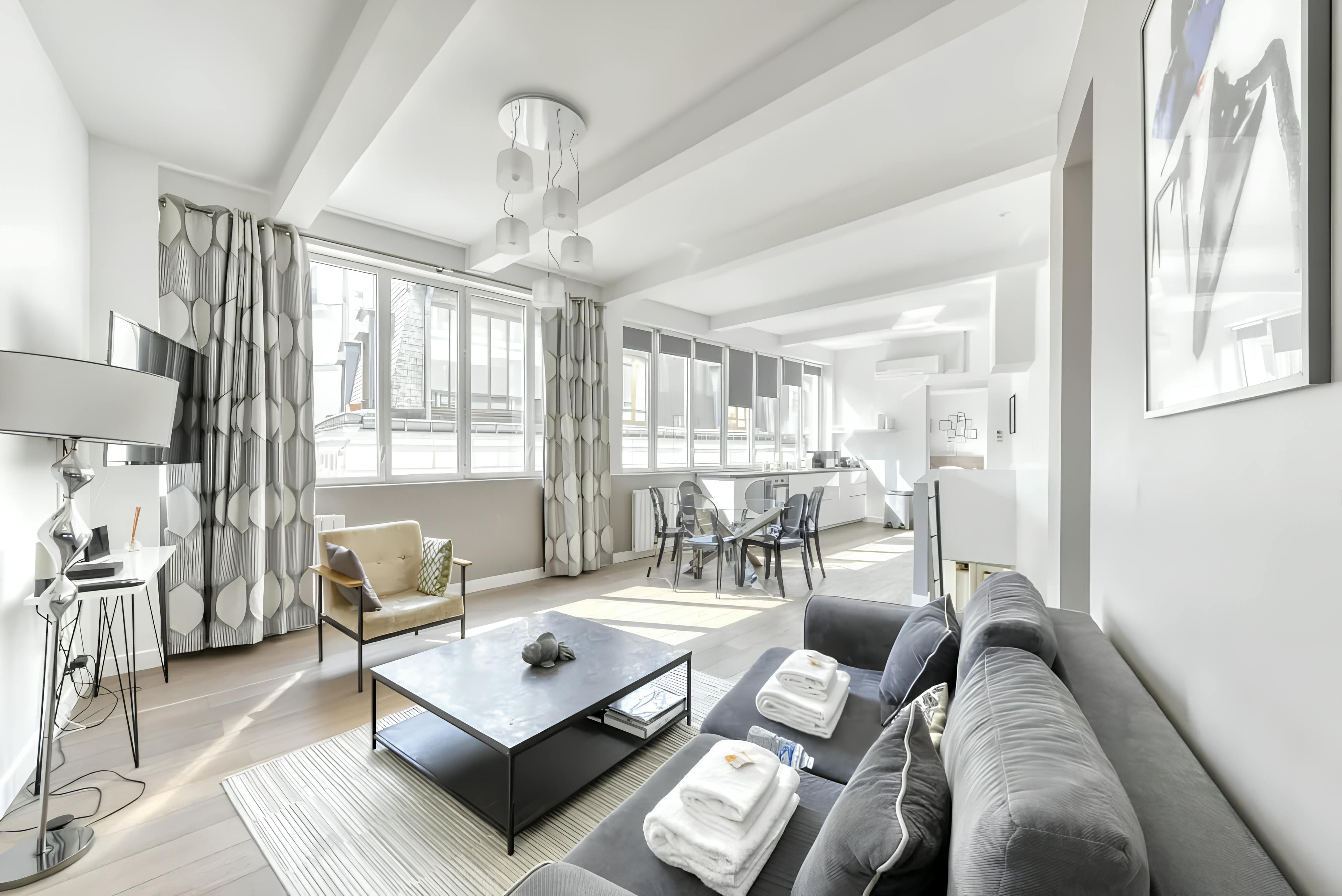 Villa Crépuscule Rue-des-Martyrs Montmartre Sacré-Coeur: Charming 3-Bedroom Apartment Rental with Terrace in Montmartre Sacré-Coeur