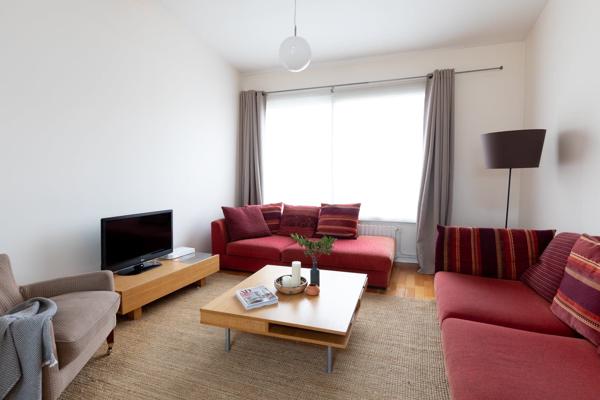 Château Buttes Belleville Belleville – Buttes Chaumont: Spacious 2-Bedroom Apartment Rental with Air Conditioning in Belleville Paris