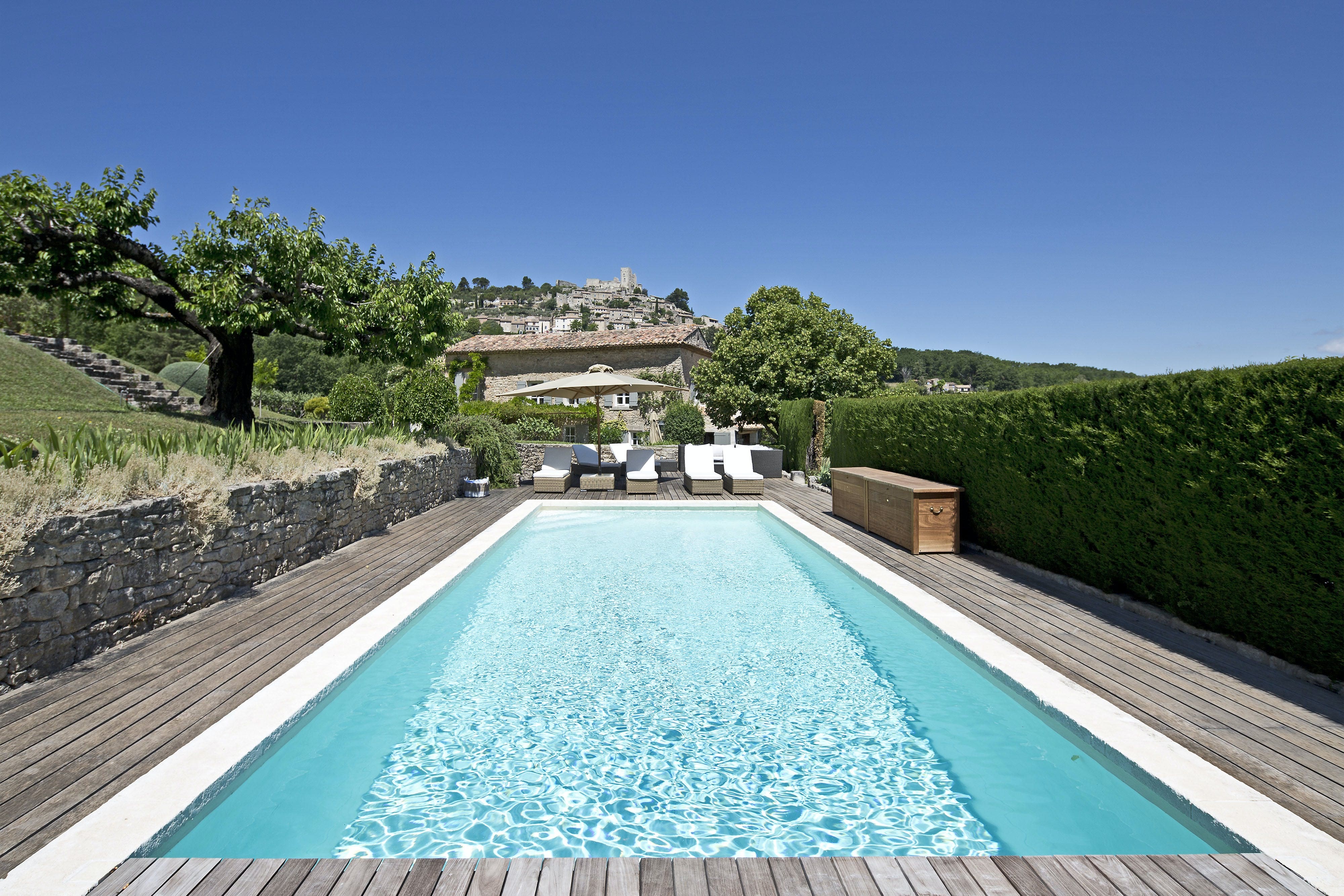 Château Calavon Vaucluse: Luxury 5-Bedroom Apartment with Private Pool in Vaucluse, Provence