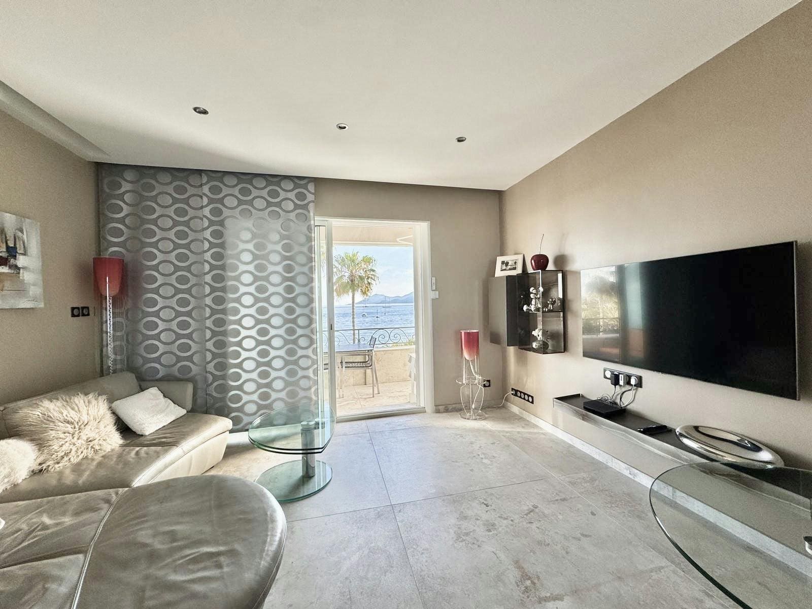 Villa Aurore Suquet Cannes: Modern 1-Bedroom Apartment Rental with Seaviews in Cannes