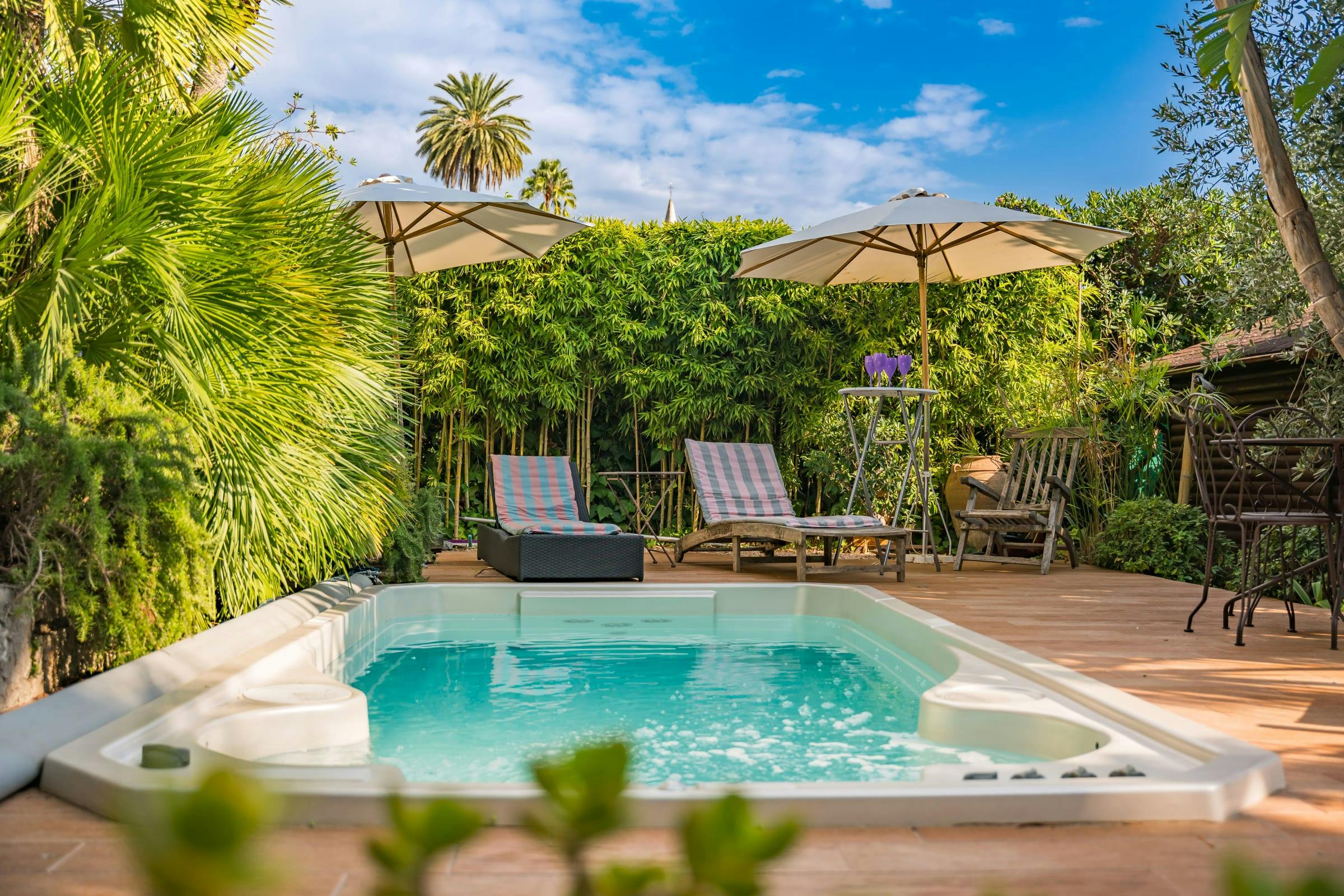 Château Calendal Cannes: Luxury 3-Bedroom Villa with Private Jacuzzi and Sea Views, Cannes