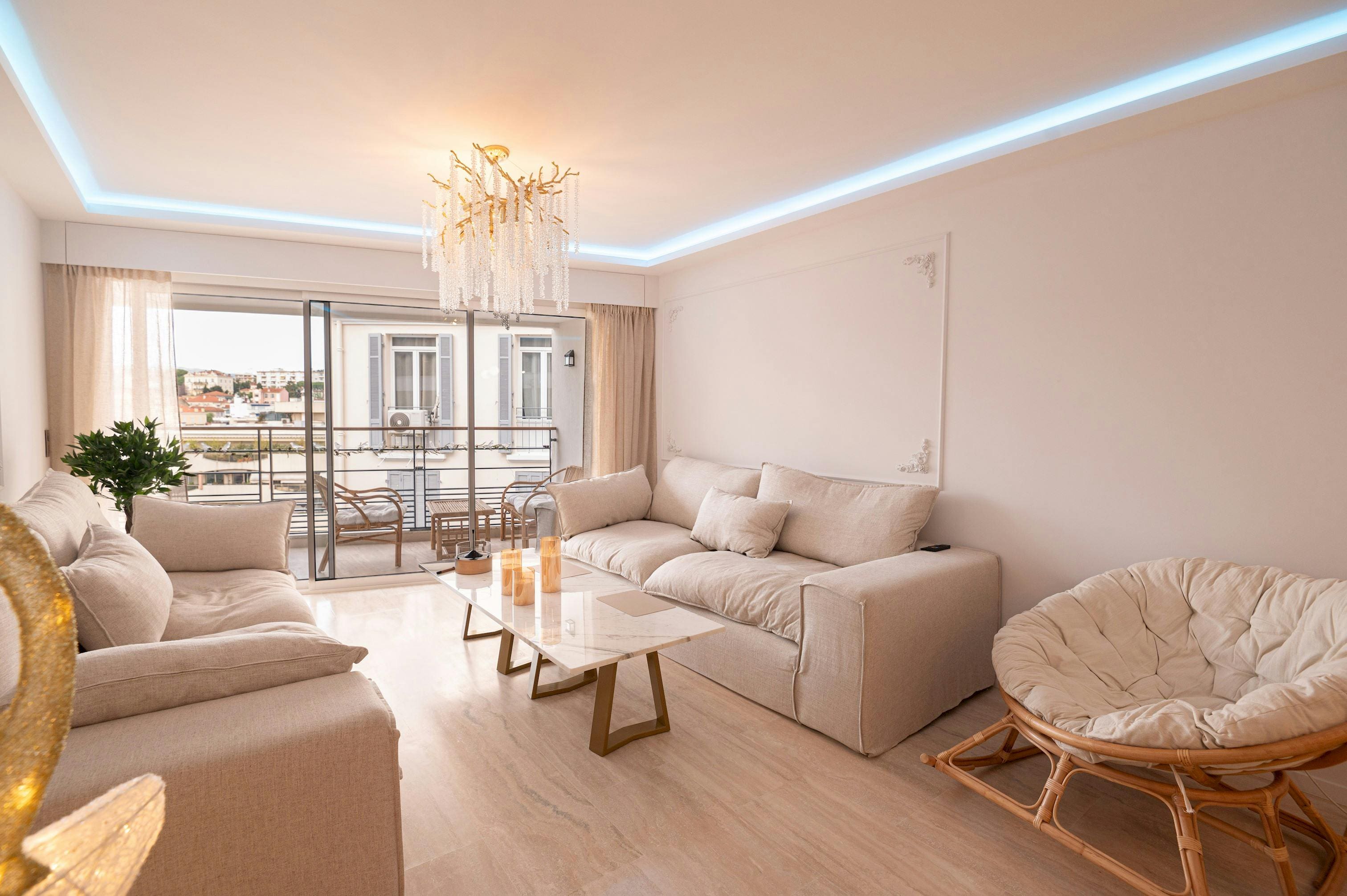 Château Cannet Cannes: Luxury 1-Bedroom Townhouse Rental with Air-Con in Central Cannes