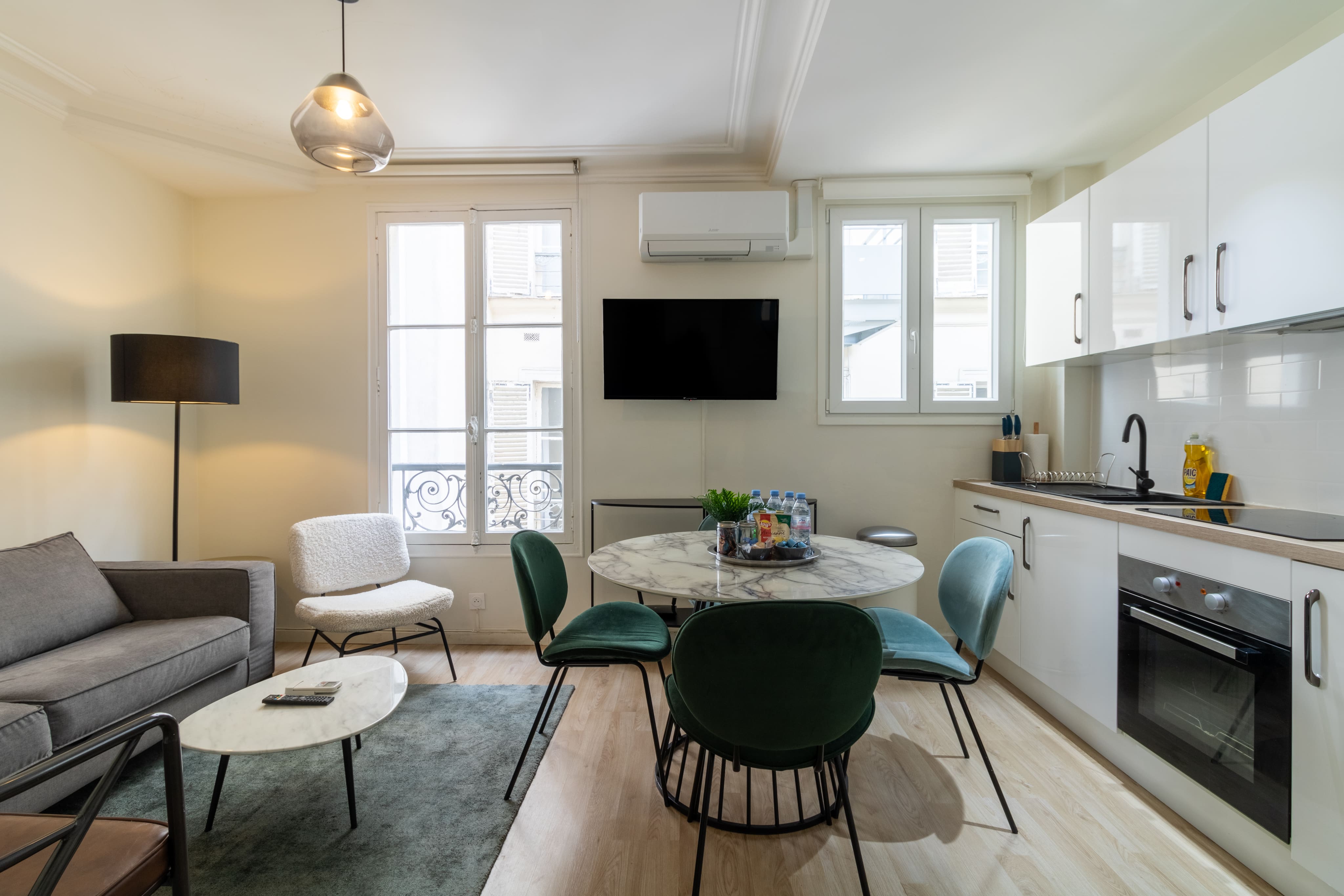 Villa Safran Ternes Arc de Triomphe – Champs-Élysées-835853: Stylish 2-Bedroom Apartment with Air-Con in Arc de Triomphe, Paris